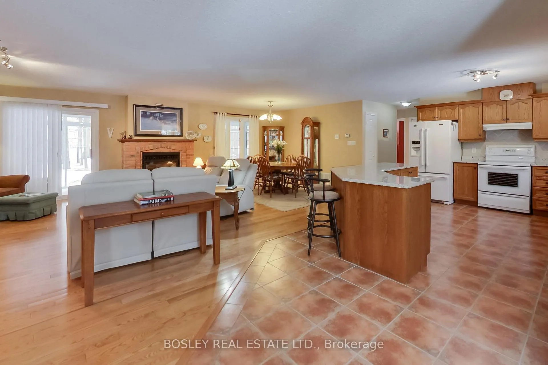 Photo 26 of 39 Martyn Drive, Wasaga Beach — HOMEH