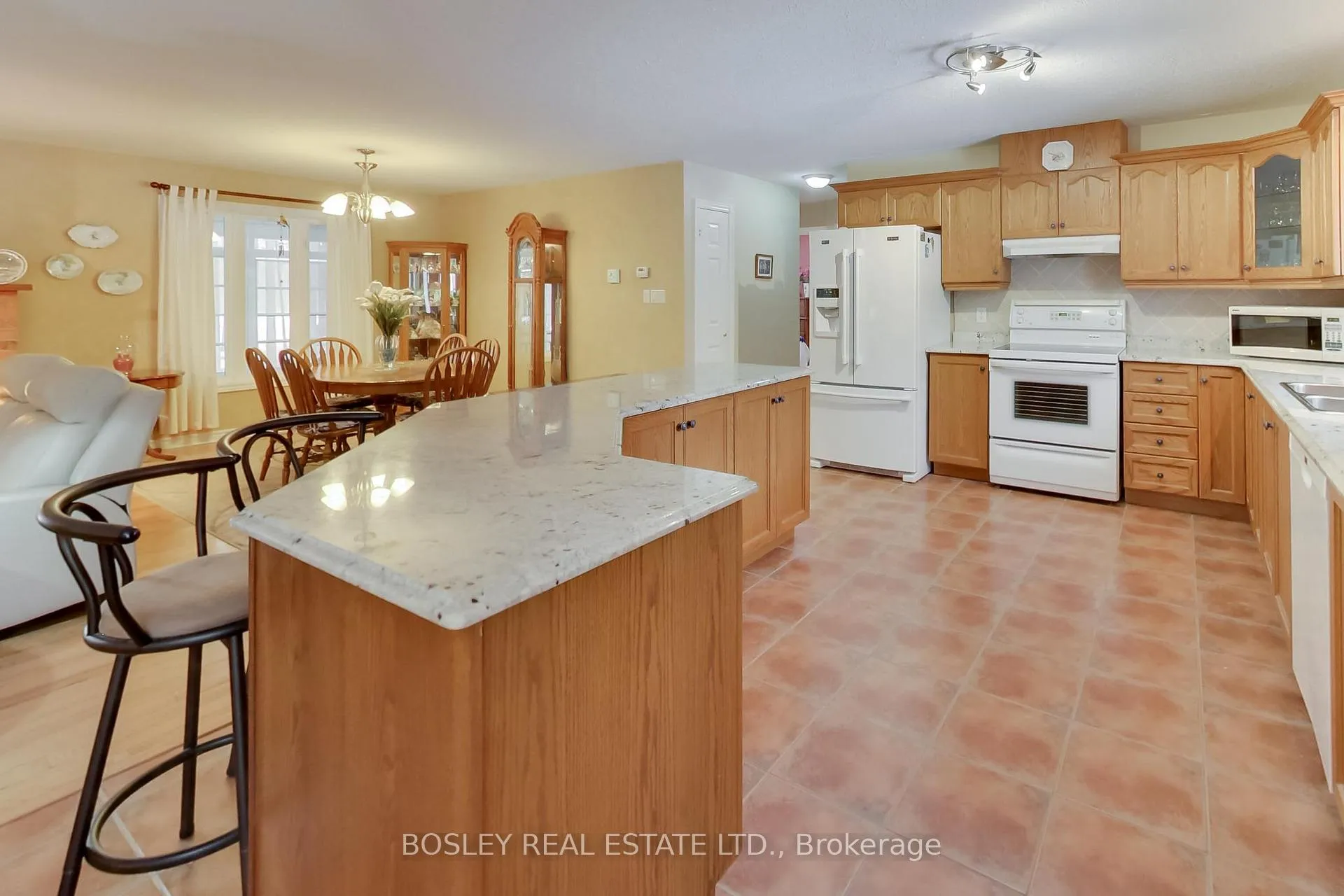 Photo 27 of 39 Martyn Drive, Wasaga Beach — HOMEH