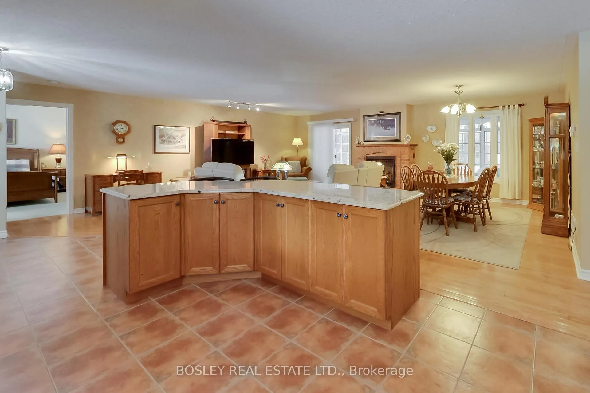 Photo 28 of 39 Martyn Drive, Wasaga Beach — HOMEH