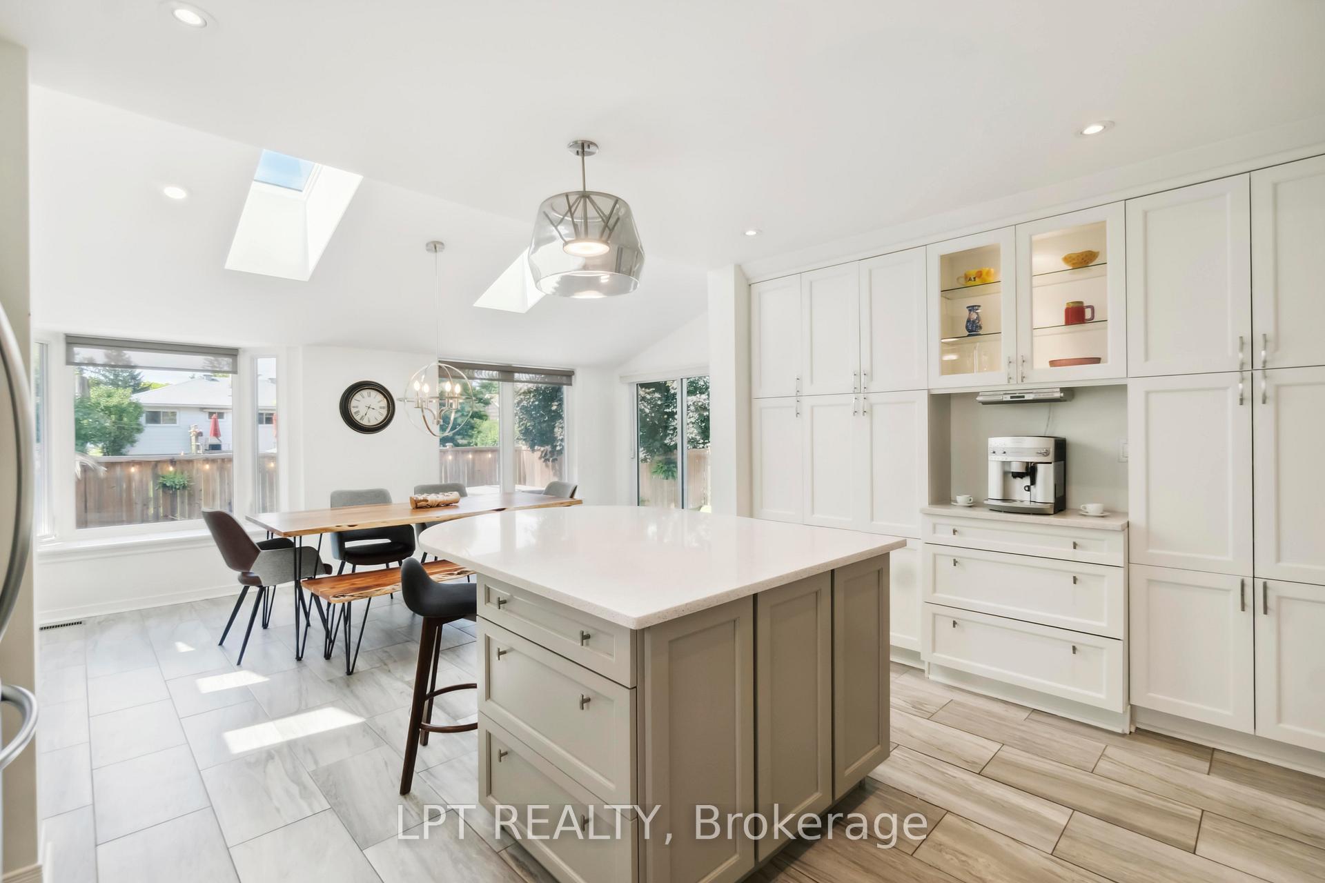 Photo 17 of 113 Four Seasons Drive, Ottawa, Borden Farm/Stewart Farm/Carleton Heights/Parkwood Hills — HOMEH
