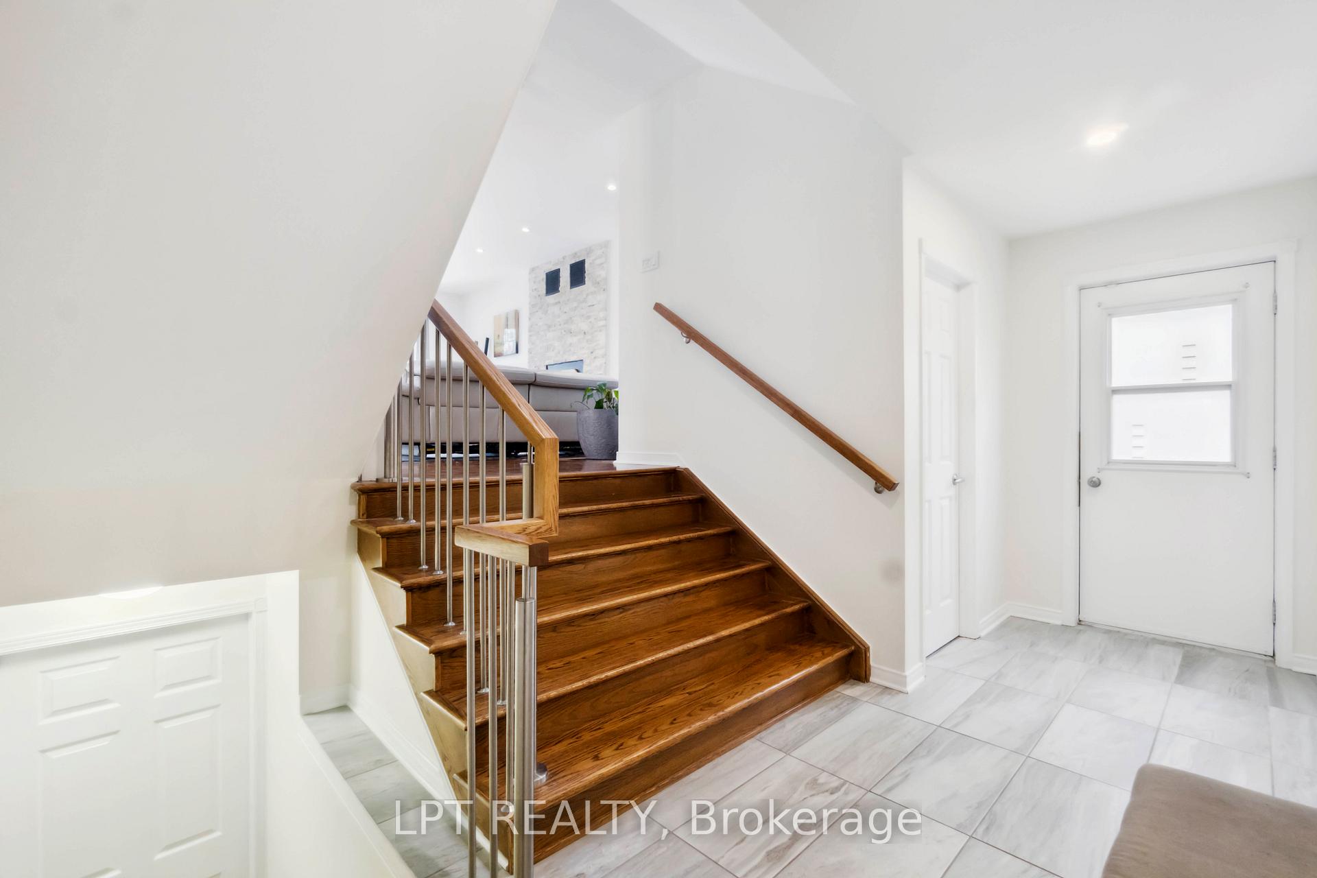 Photo 36 of 113 Four Seasons Drive, Ottawa, Borden Farm/Stewart Farm/Carleton Heights/Parkwood Hills — HOMEH