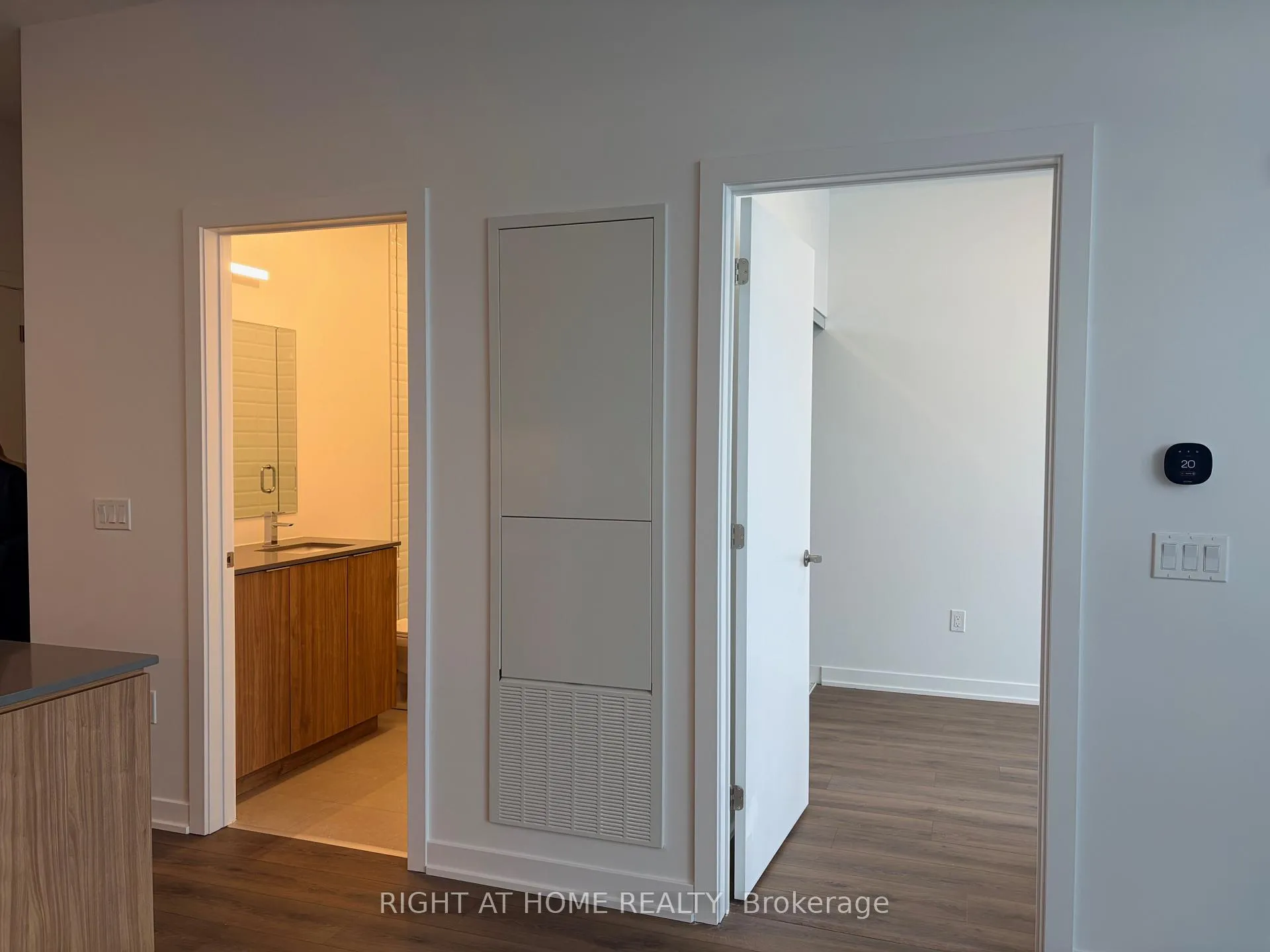 Photo 4 of Unit 813, 720 Whitlock Avenue, Milton, Cobban — HOMEH
