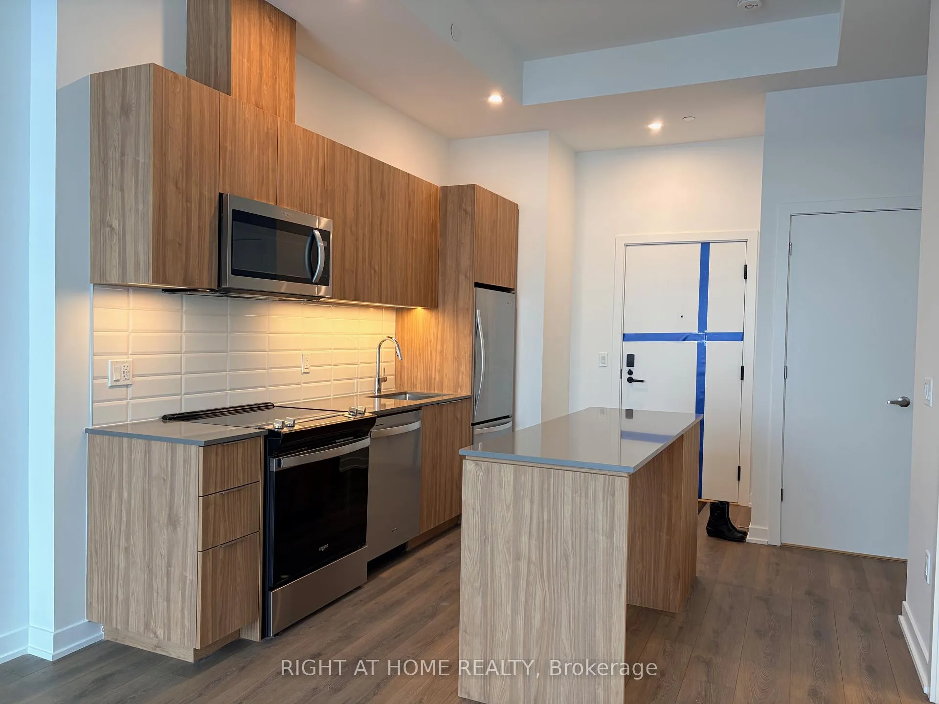 Photo 6 of Unit 813, 720 Whitlock Avenue, Milton, Cobban — HOMEH