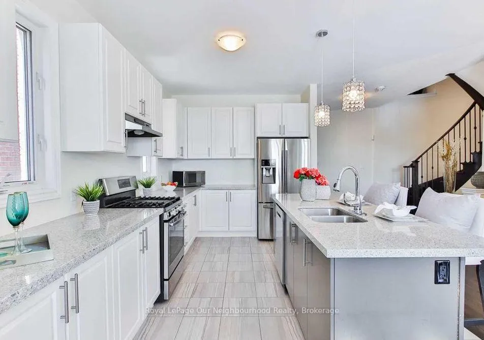 Photo 3 of 215 Northglen Boulevard, Clarington, Bowmanville — HOMEH