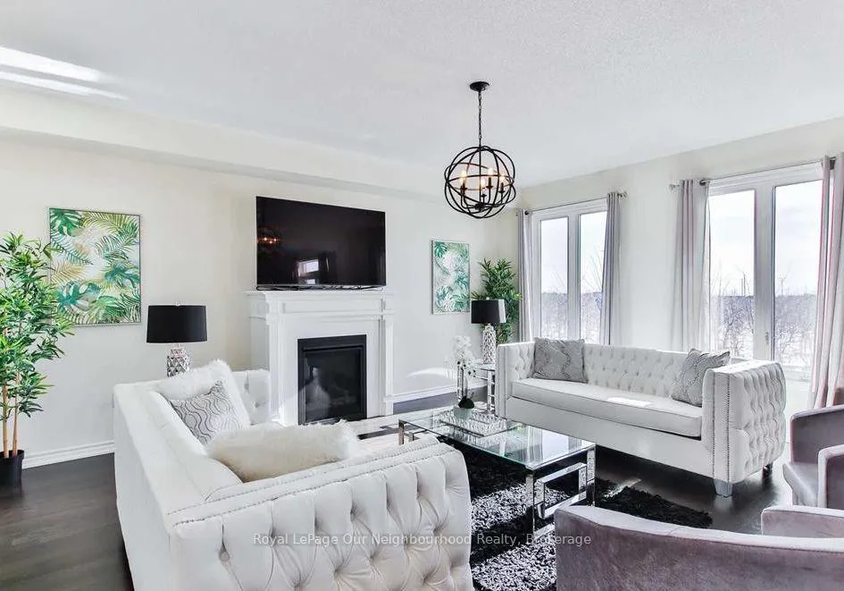 Photo 4 of 215 Northglen Boulevard, Clarington, Bowmanville — HOMEH