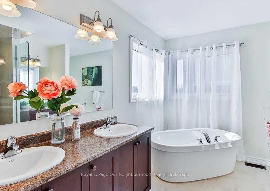 Photo 7 of 215 Northglen Boulevard, Clarington, Bowmanville — HOMEH
