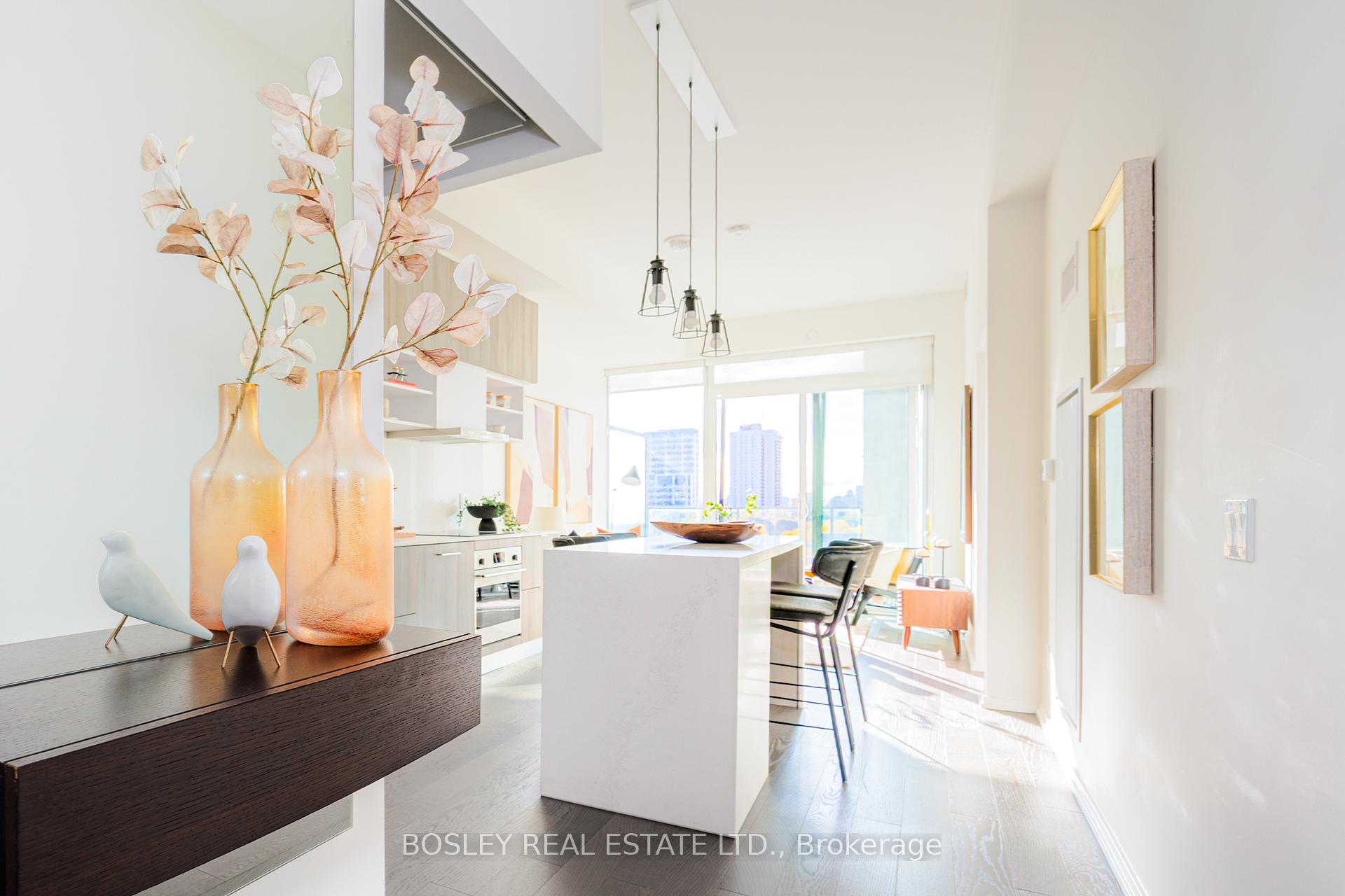 Photo 3 of Unit 932, 8 Hillsdale Avenue E, Toronto, Mount Pleasant West — HOMEH