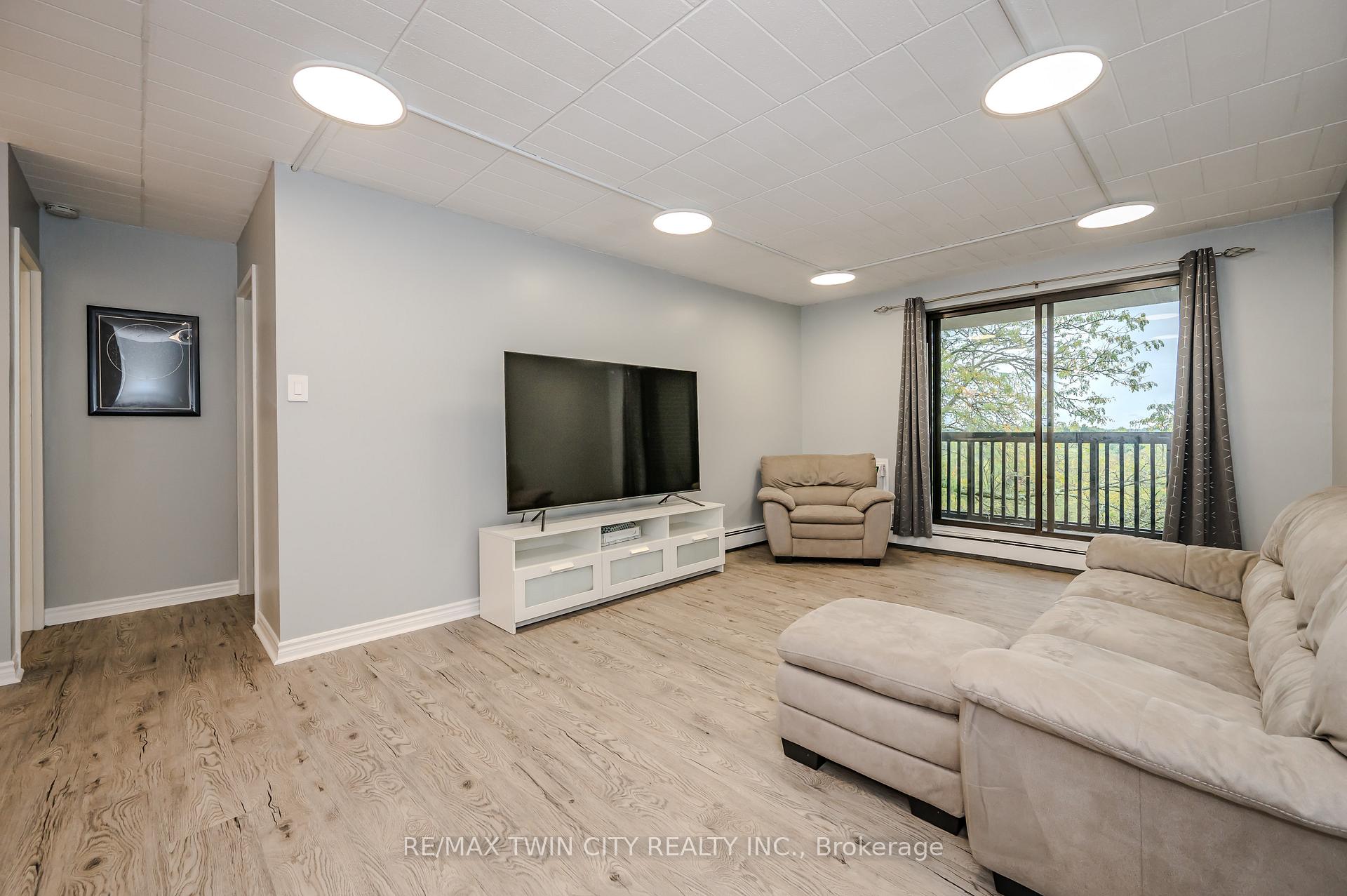 Photo 3 of Unit 54, 63 Conroy Crescent, Guelph, Dovercliffe Park/Old University — HOMEH