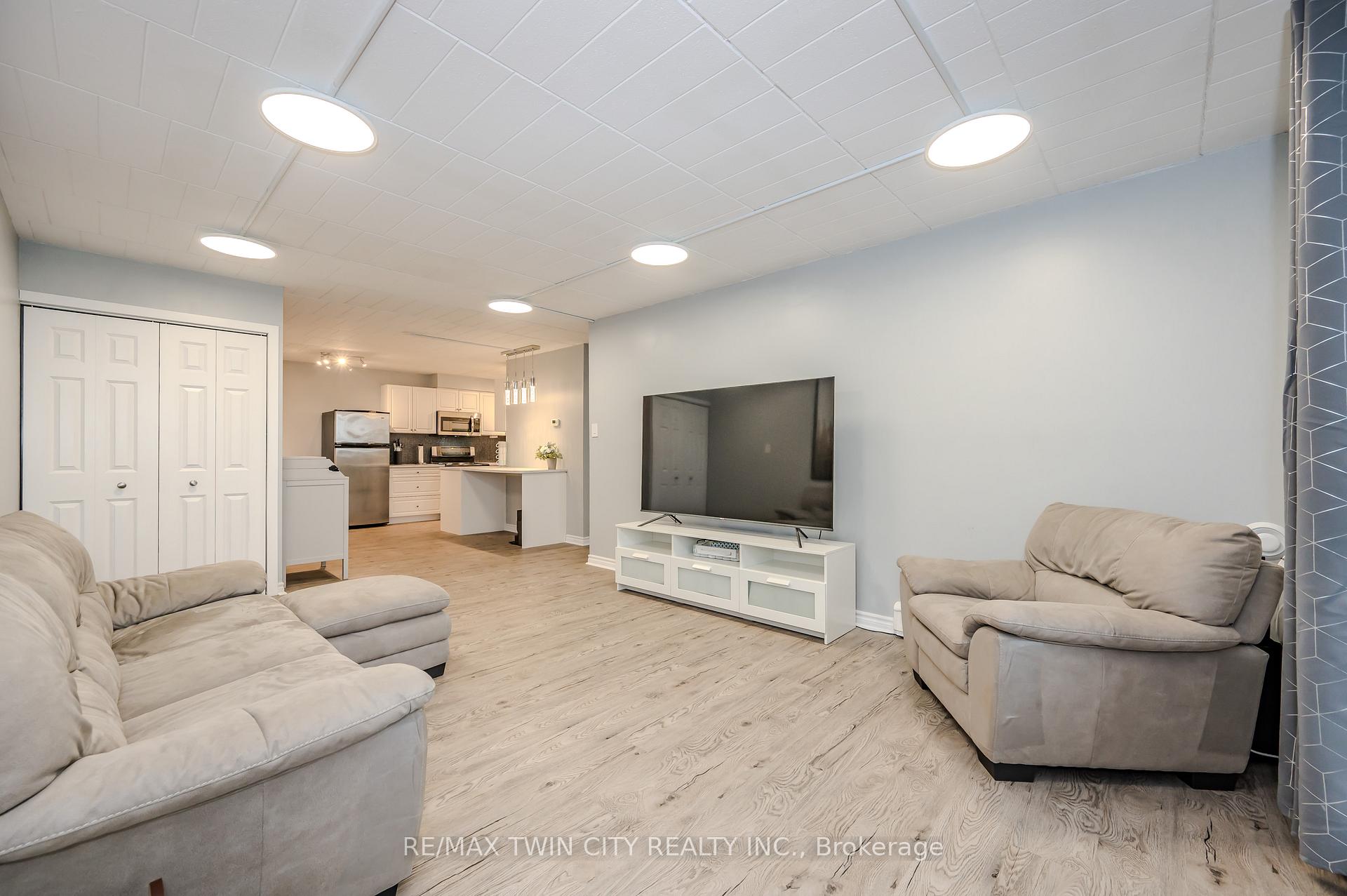 Photo 5 of Unit 54, 63 Conroy Crescent, Guelph, Dovercliffe Park/Old University — HOMEH