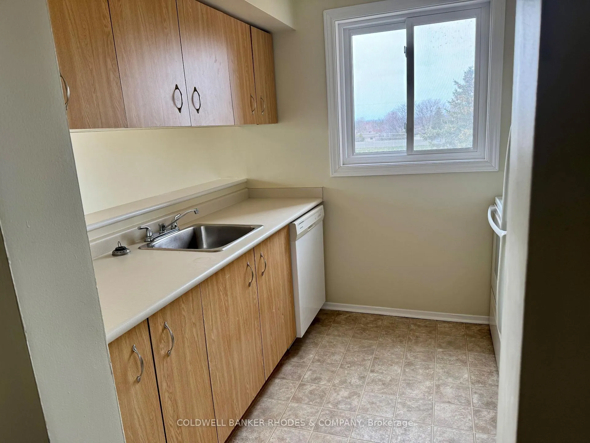 Photo 3 of Unit 404, 325 Centrum Boulevard, Ottawa, Bilberry Creek/Queenswood Heights — HOMEH
