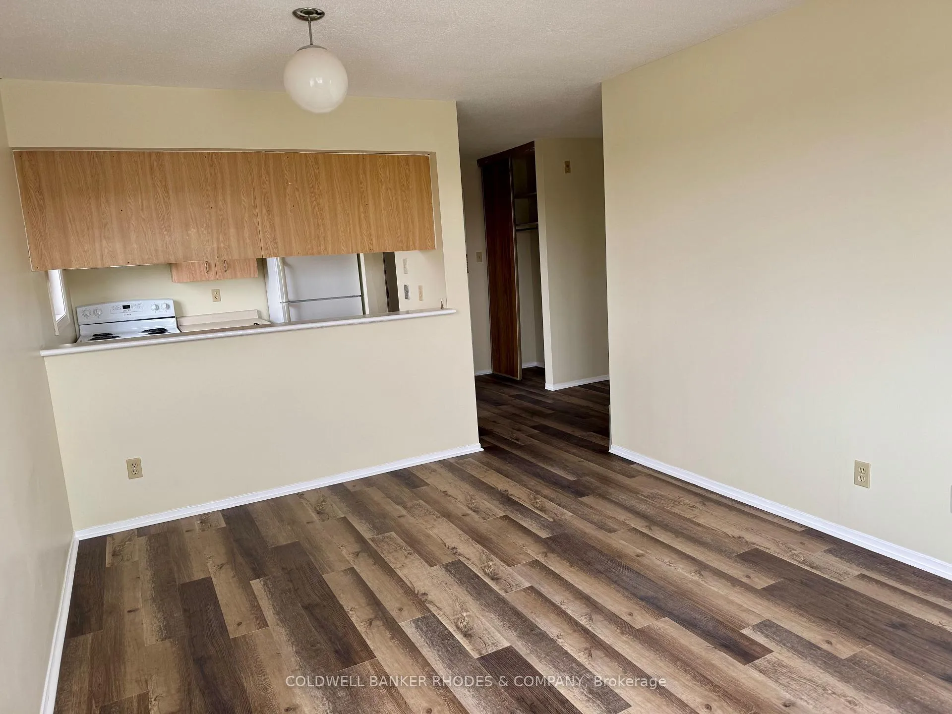 Photo 4 of Unit 404, 325 Centrum Boulevard, Ottawa, Bilberry Creek/Queenswood Heights — HOMEH