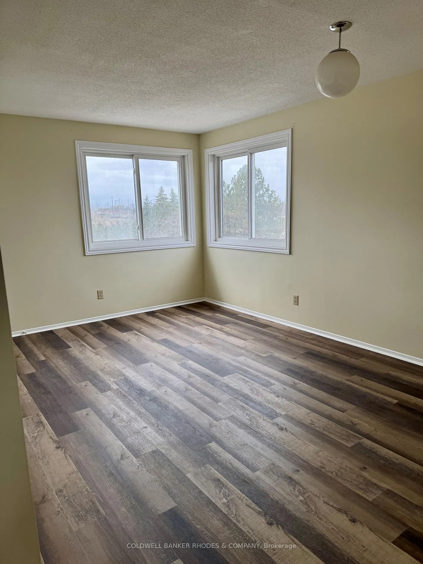 Photo 5 of Unit 404, 325 Centrum Boulevard, Ottawa, Bilberry Creek/Queenswood Heights — HOMEH