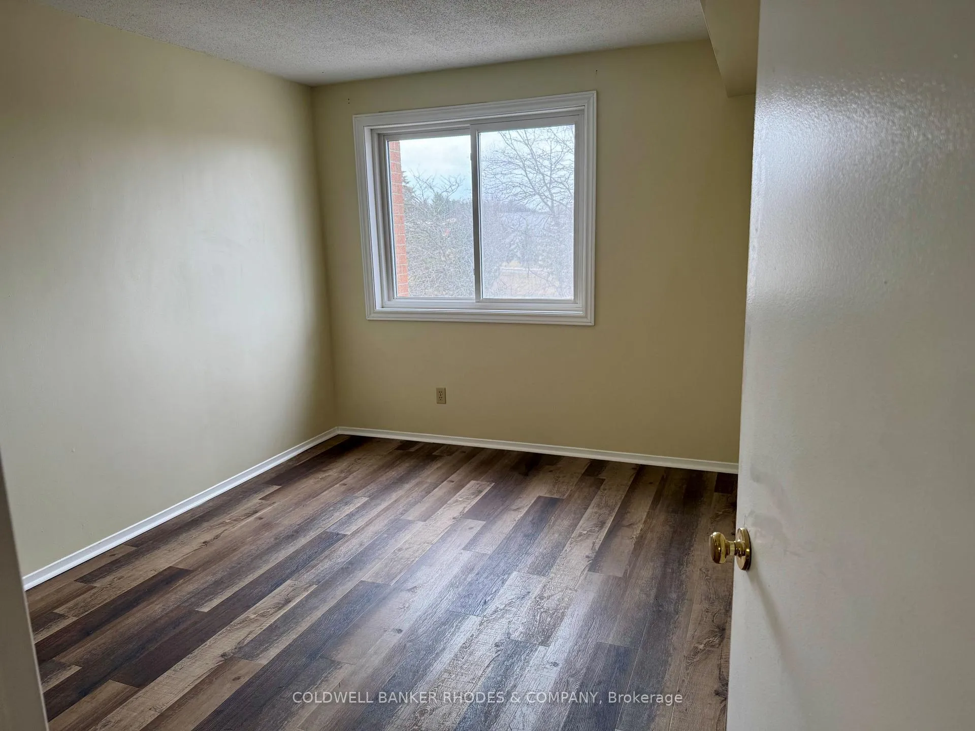 Photo 6 of Unit 404, 325 Centrum Boulevard, Ottawa, Bilberry Creek/Queenswood Heights — HOMEH