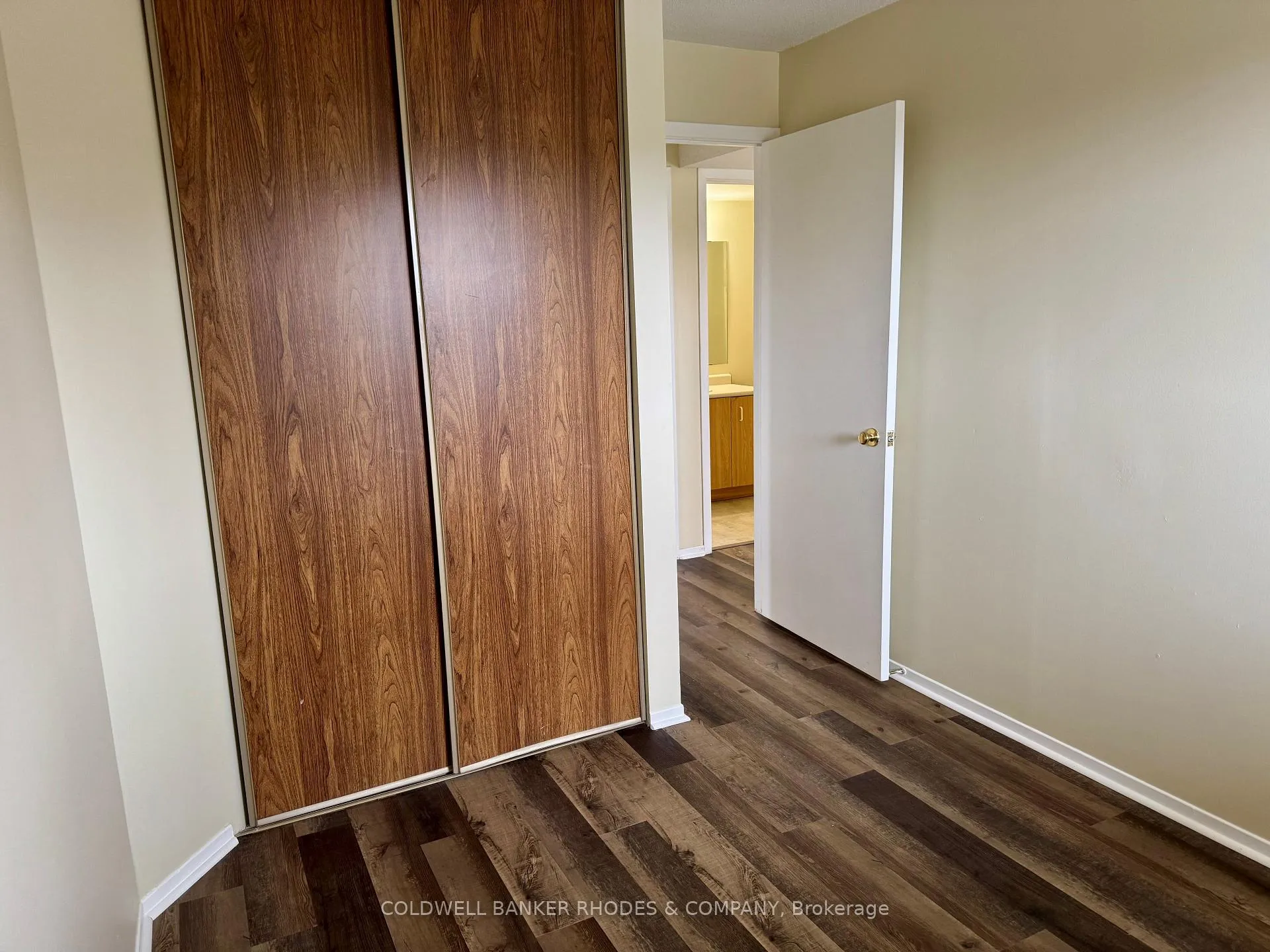 Photo 7 of Unit 404, 325 Centrum Boulevard, Ottawa, Bilberry Creek/Queenswood Heights — HOMEH