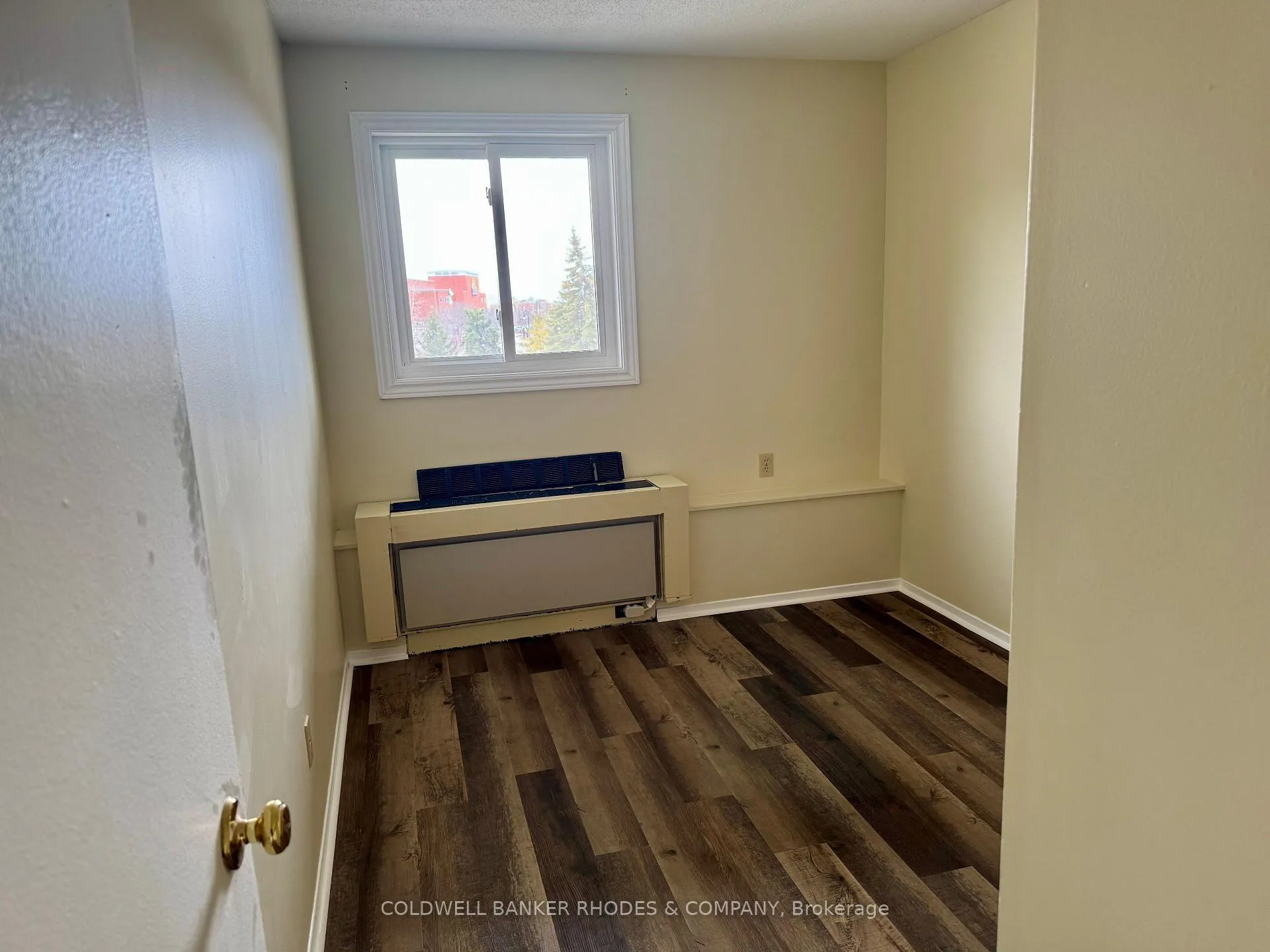 Photo 8 of Unit 404, 325 Centrum Boulevard, Ottawa, Bilberry Creek/Queenswood Heights — HOMEH