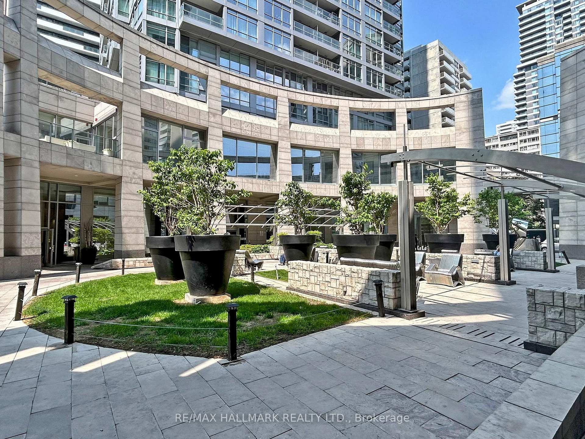 Photo 2 of Unit 2605, 2181 Yonge Street, Toronto, Mount Pleasant West — HOMEH