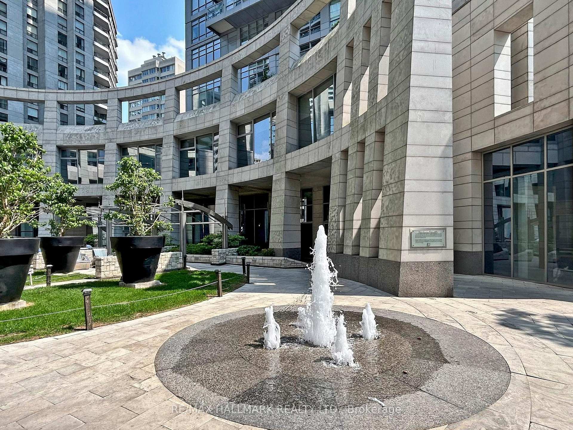 Photo 4 of Unit 2605, 2181 Yonge Street, Toronto, Mount Pleasant West — HOMEH