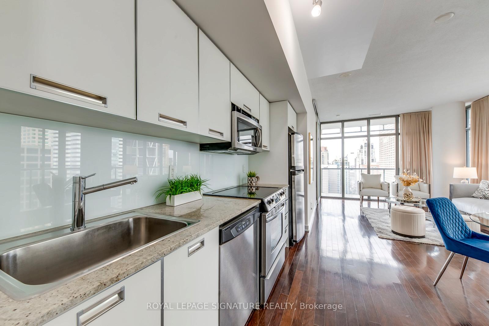 Photo 15 of Unit 2009, 33 Charles Street E, Toronto, Church-Yonge Corridor — HOMEH