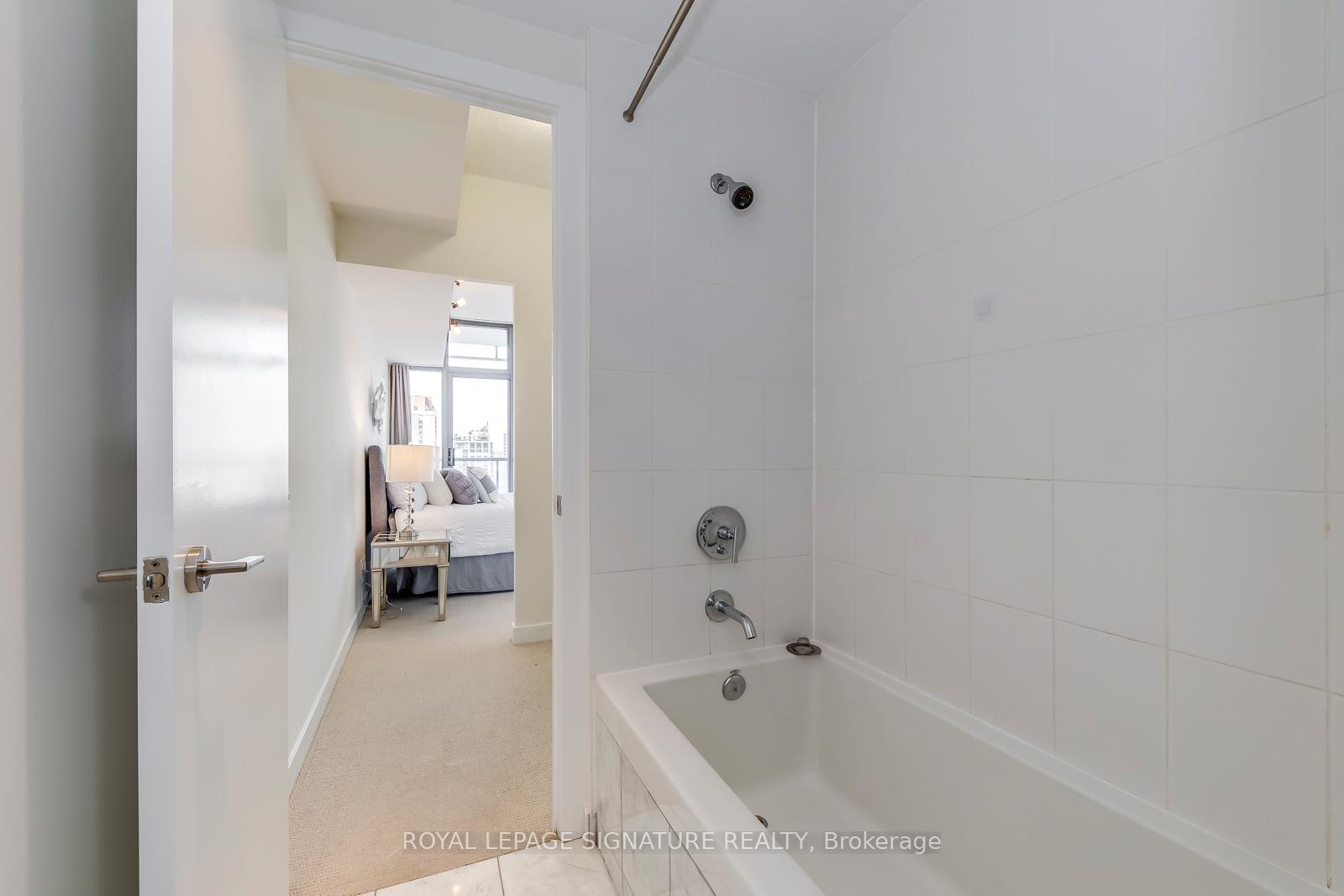 Photo 23 of Unit 2009, 33 Charles Street E, Toronto, Church-Yonge Corridor — HOMEH