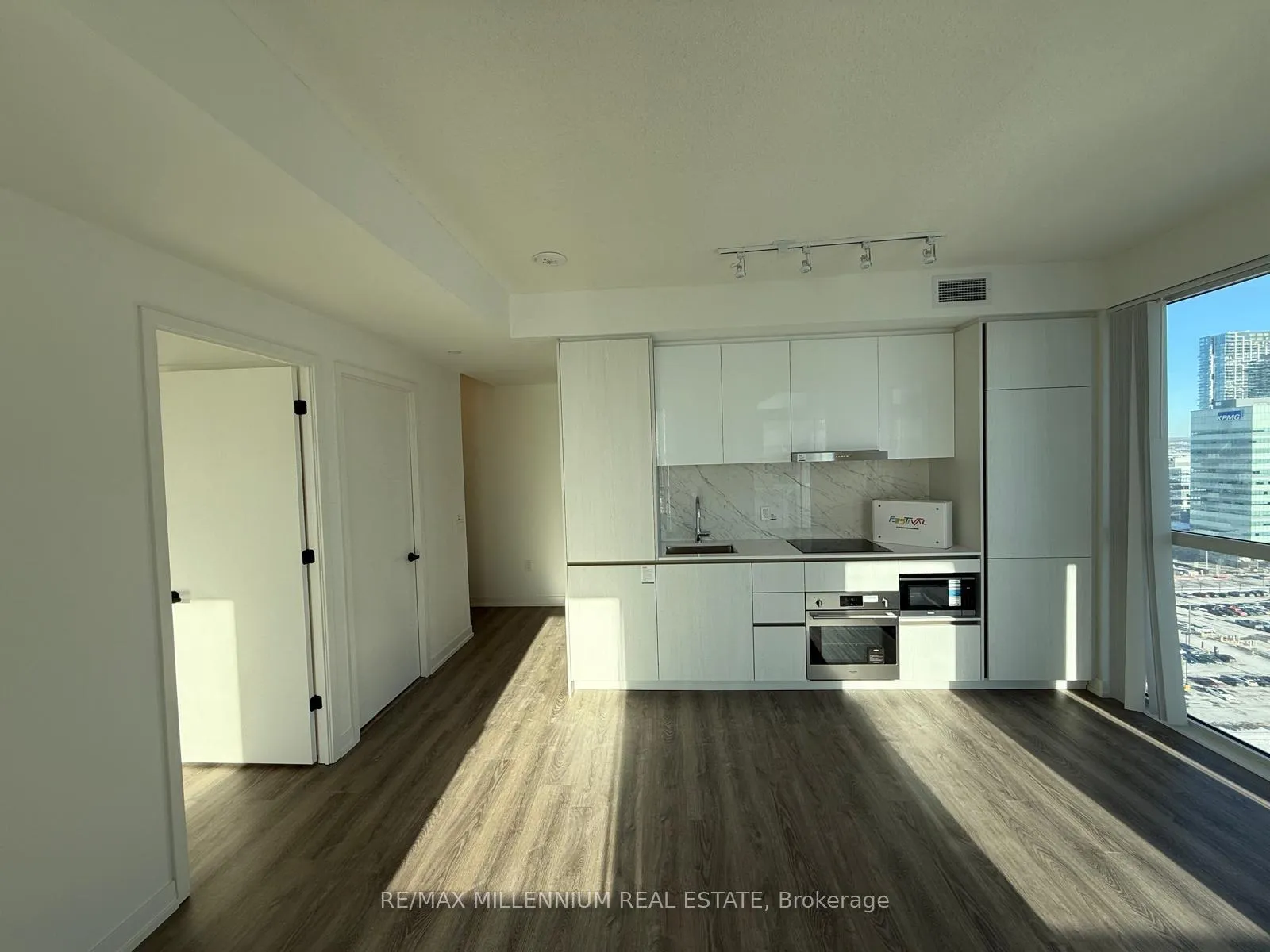 Photo 3 of Unit 2109, 8 Interchange Way, Vaughan, Vaughan Corporate Centre — HOMEH