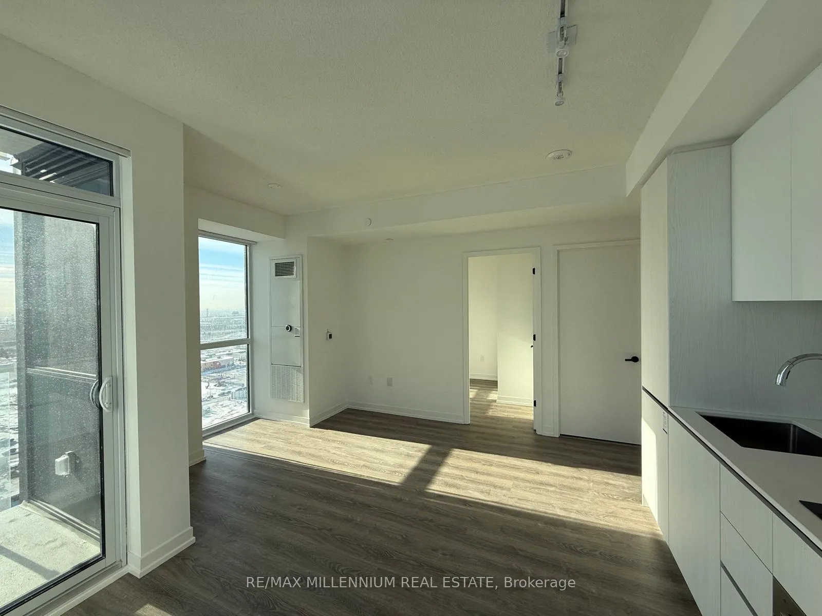 Photo 4 of Unit 2109, 8 Interchange Way, Vaughan, Vaughan Corporate Centre — HOMEH