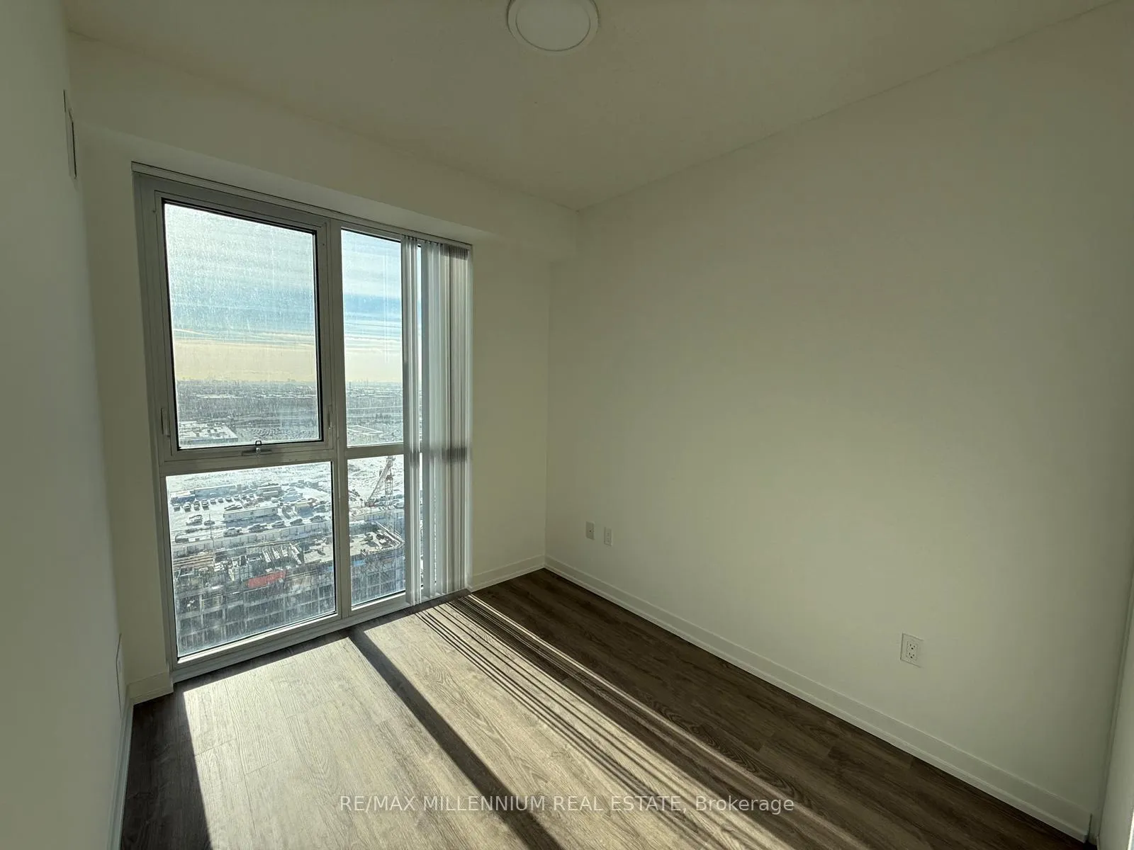 Photo 6 of Unit 2109, 8 Interchange Way, Vaughan, Vaughan Corporate Centre — HOMEH