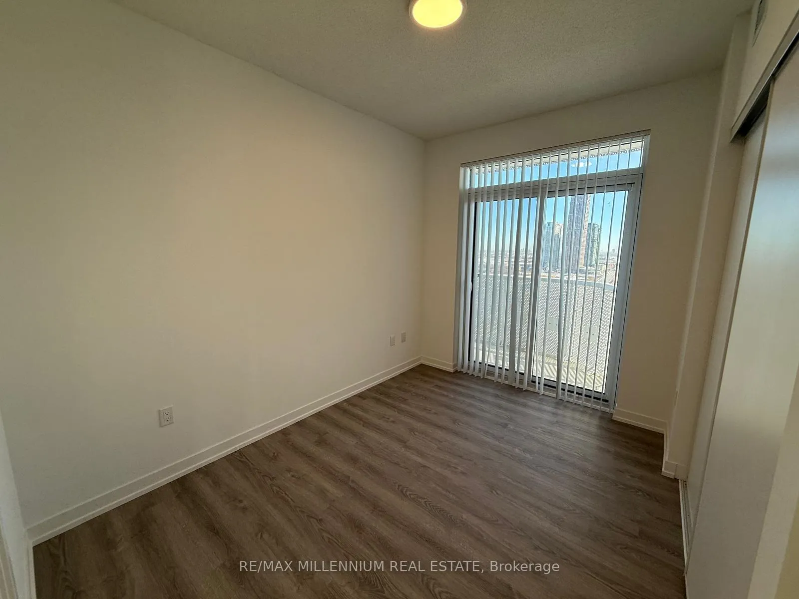 Photo 8 of Unit 2109, 8 Interchange Way, Vaughan, Vaughan Corporate Centre — HOMEH