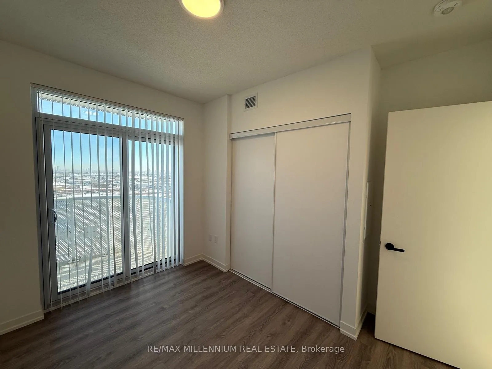 Photo 9 of Unit 2109, 8 Interchange Way, Vaughan, Vaughan Corporate Centre — HOMEH