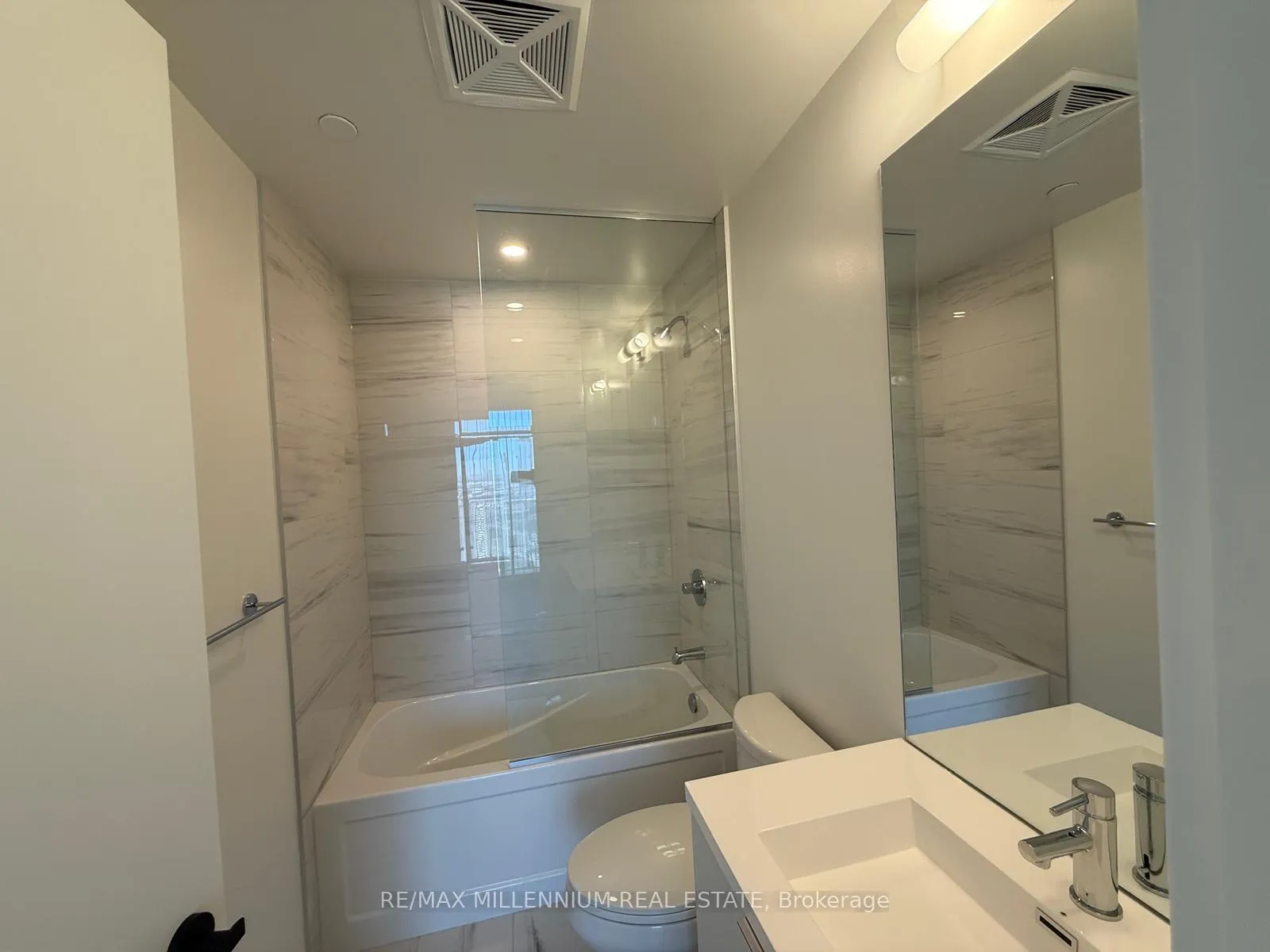 Photo 10 of Unit 2109, 8 Interchange Way, Vaughan, Vaughan Corporate Centre — HOMEH
