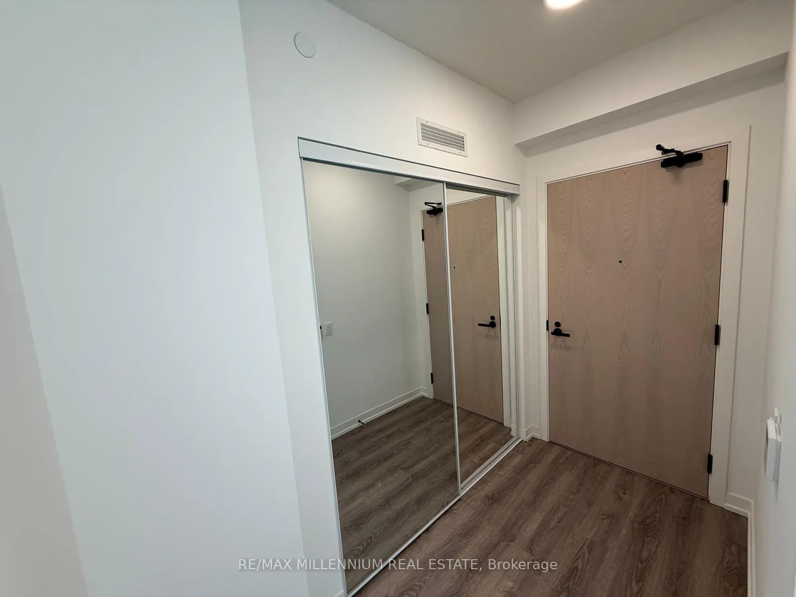 Photo 11 of Unit 2109, 8 Interchange Way, Vaughan, Vaughan Corporate Centre — HOMEH