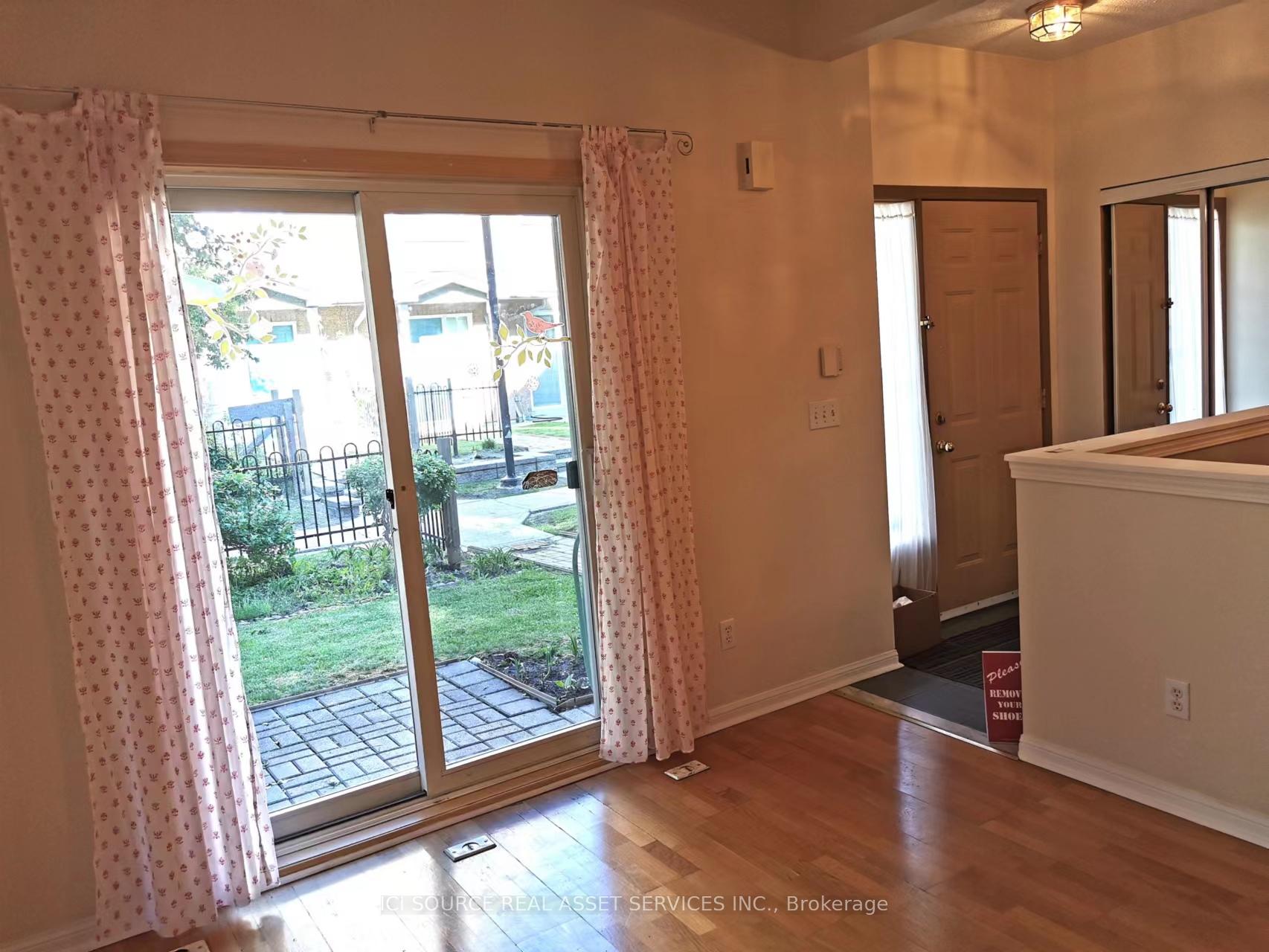 Photo 1 of Unit 10, 4 Cox Boulevard, Markham, Unionville — HOMEH