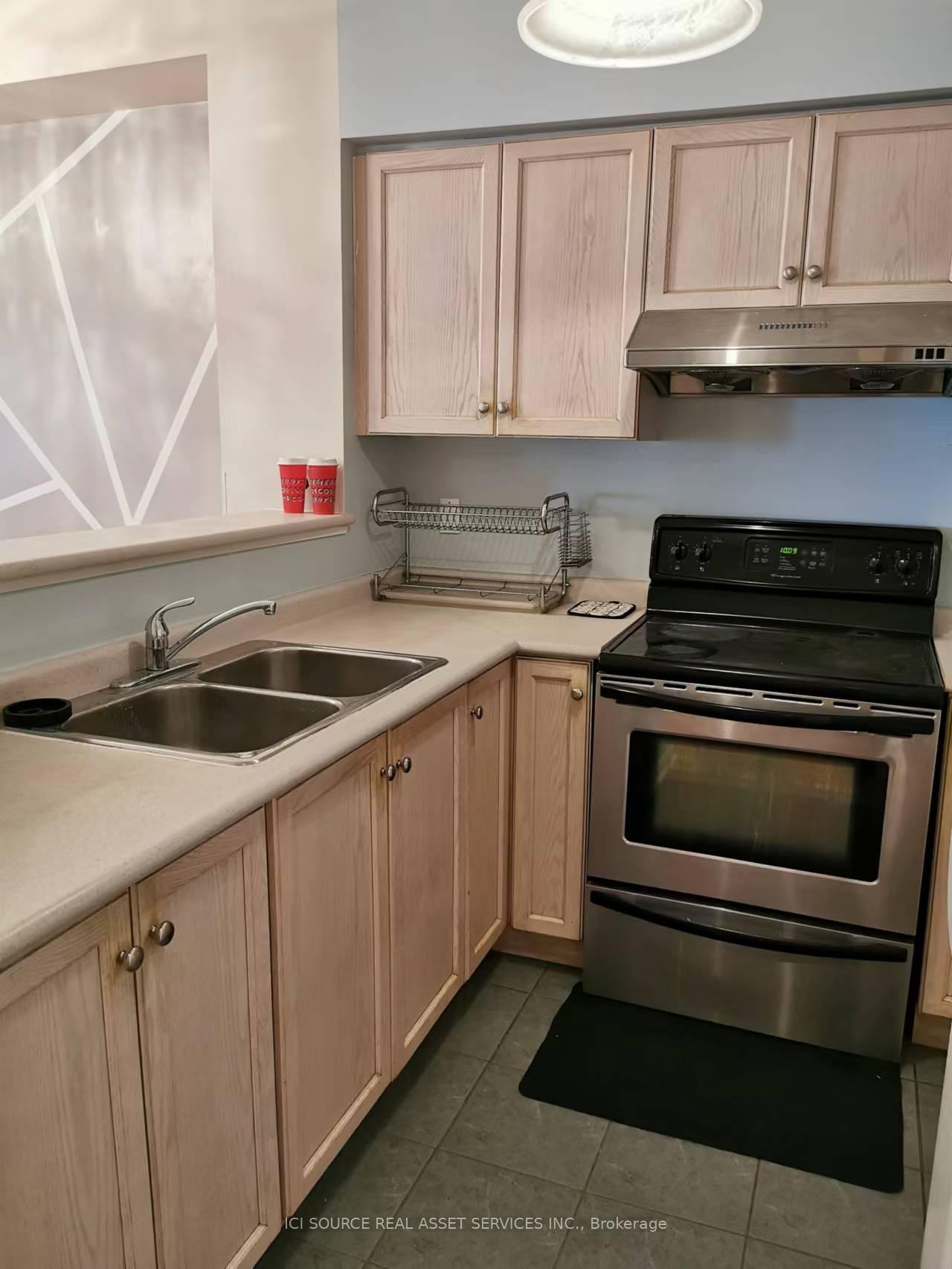 Photo 3 of Unit 10, 4 Cox Boulevard, Markham, Unionville — HOMEH