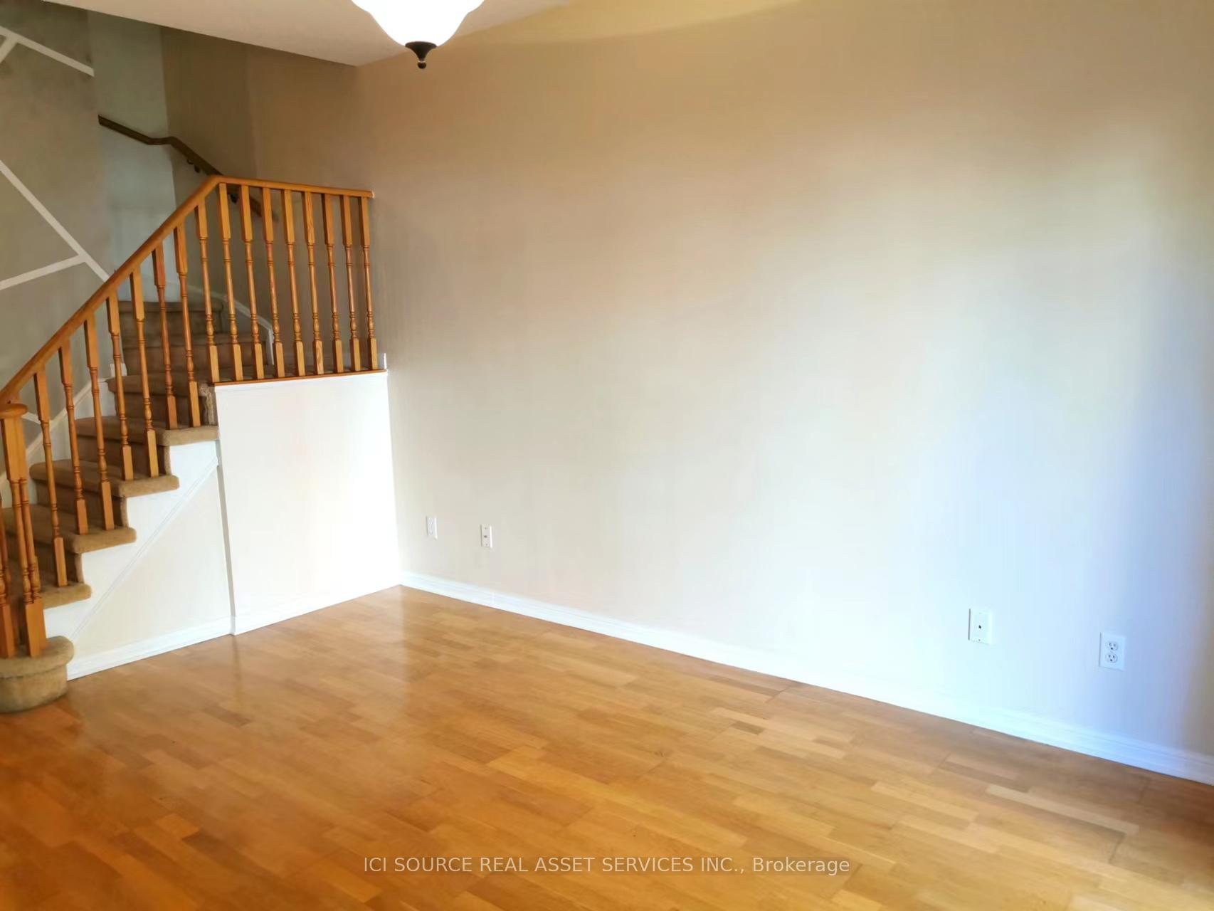 Photo 5 of Unit 10, 4 Cox Boulevard, Markham, Unionville — HOMEH