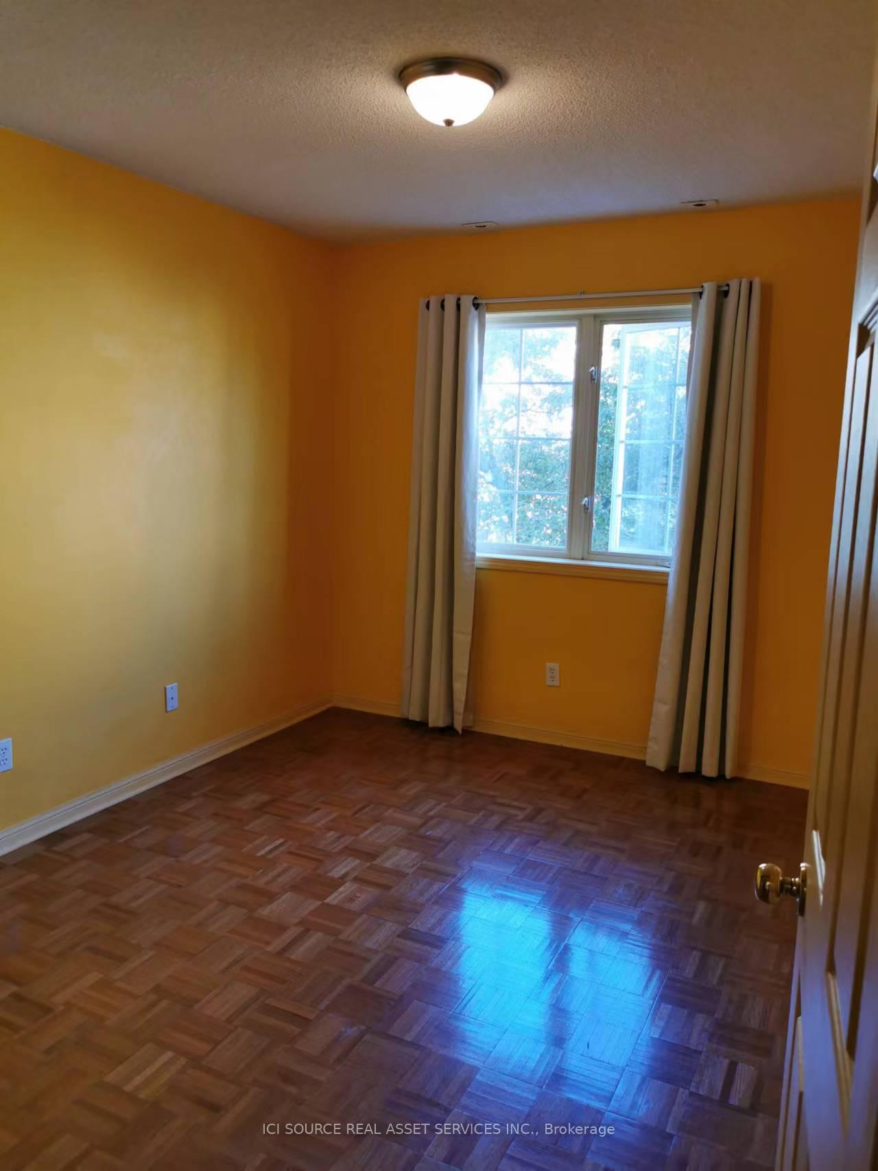 Photo 12 of Unit 10, 4 Cox Boulevard, Markham, Unionville — HOMEH