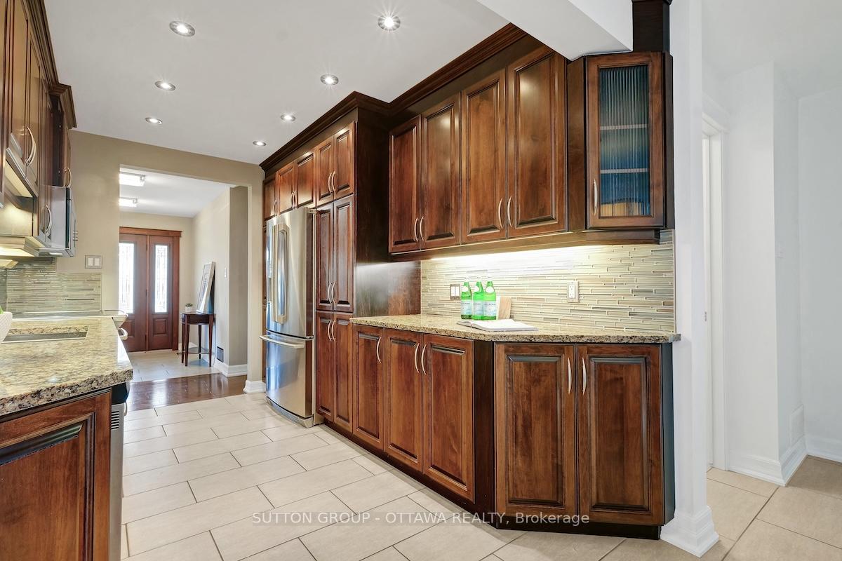 Photo 14 of 680 Weston Drive, Ottawa, Elmvale Acres — HOMEH