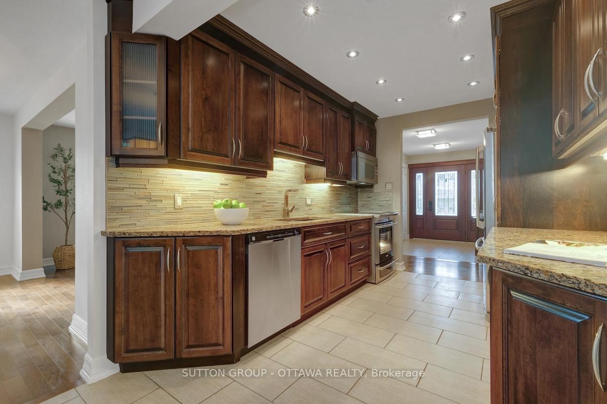 Photo 16 of 680 Weston Drive, Ottawa, Elmvale Acres — HOMEH