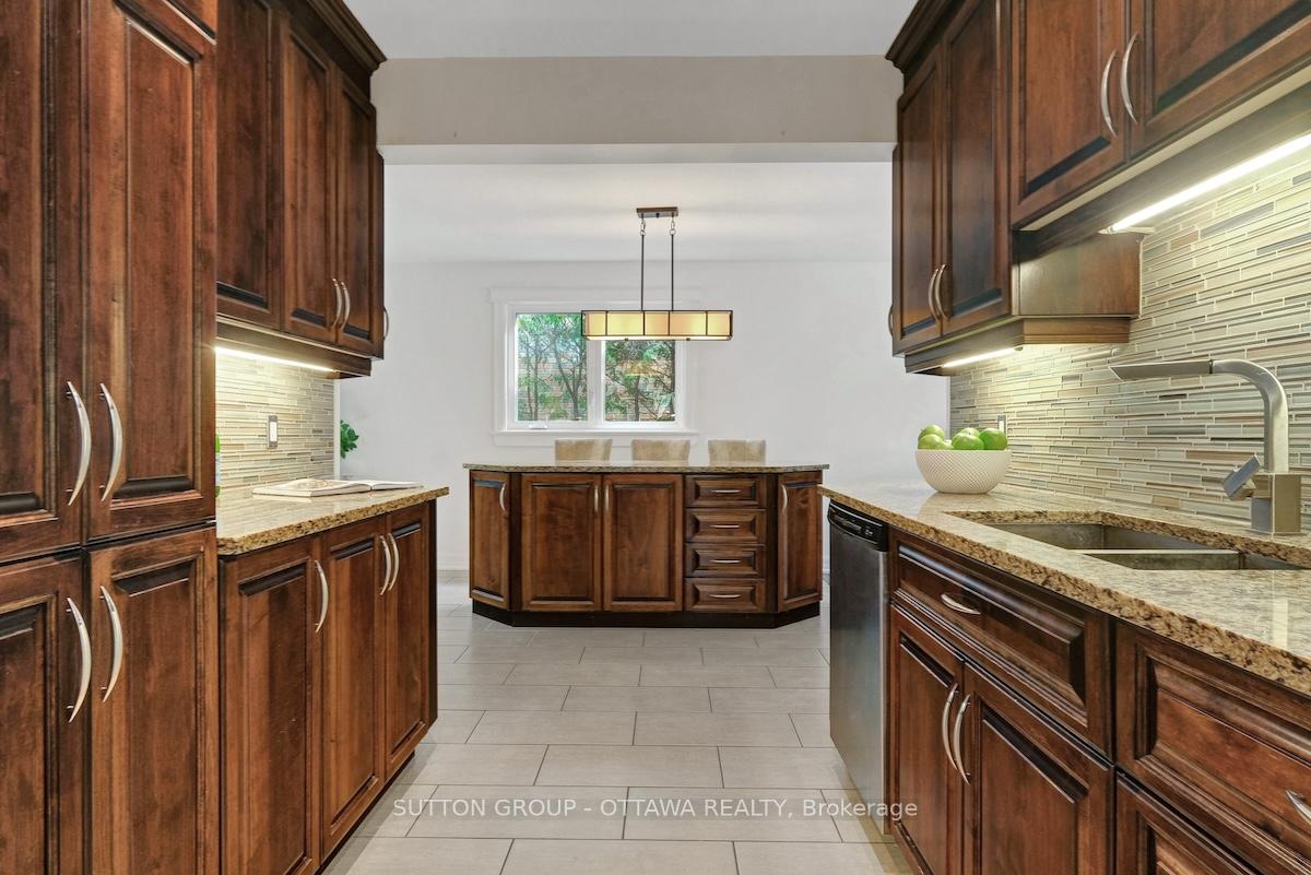 Photo 15 of 680 Weston Drive, Ottawa, Elmvale Acres — HOMEH