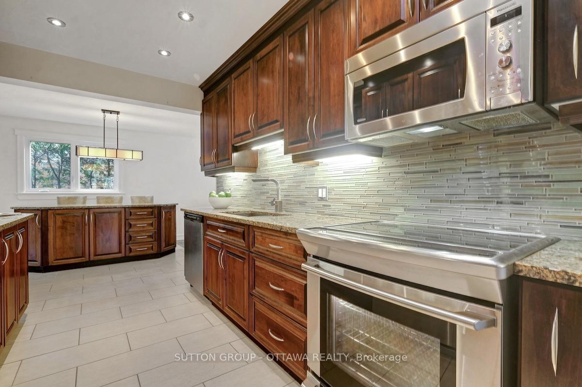 Photo 17 of 680 Weston Drive, Ottawa, Elmvale Acres — HOMEH