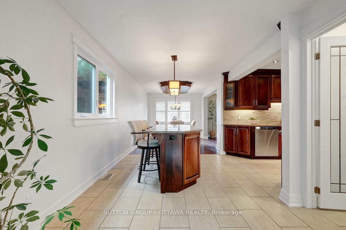 Photo 19 of 680 Weston Drive, Ottawa, Elmvale Acres — HOMEH
