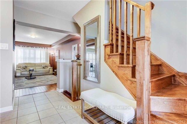 Photo 3 of 22 Kidd Circle, Aurora, Bayview Northeast — HOMEH