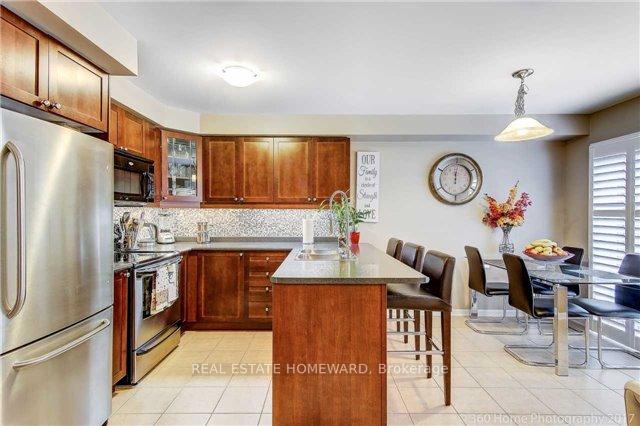 Photo 8 of 22 Kidd Circle, Aurora, Bayview Northeast — HOMEH