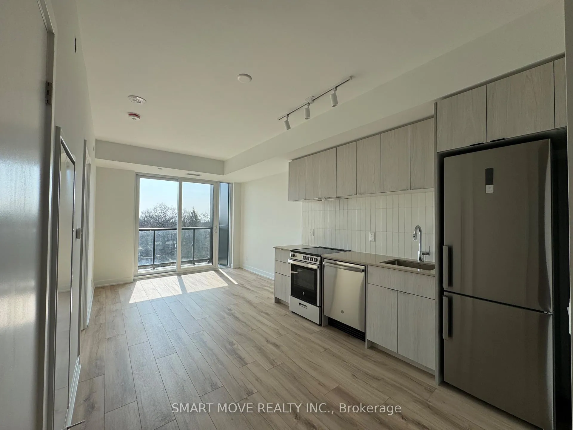 Photo 2 of Unit 809, 1660 Bloor Street, Toronto, High Park North — HOMEH