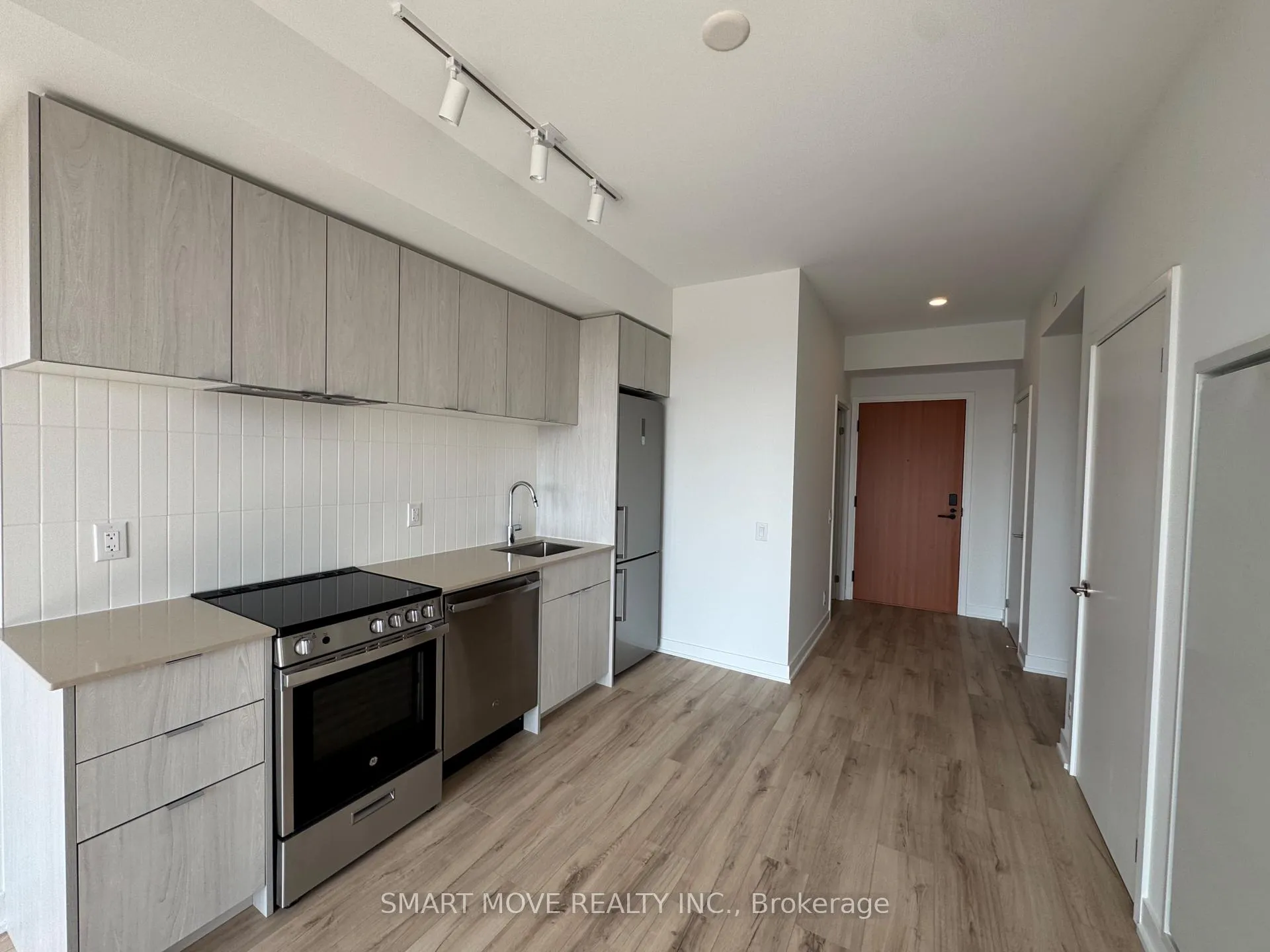 Photo 3 of Unit 809, 1660 Bloor Street, Toronto, High Park North — HOMEH