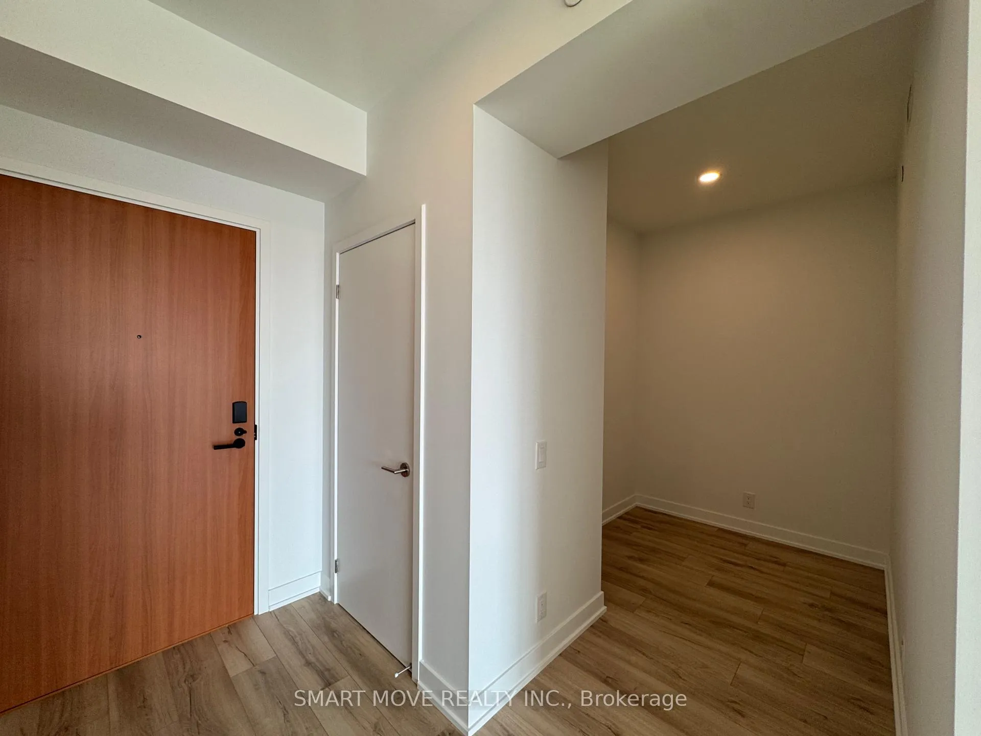 Photo 4 of Unit 809, 1660 Bloor Street, Toronto, High Park North — HOMEH
