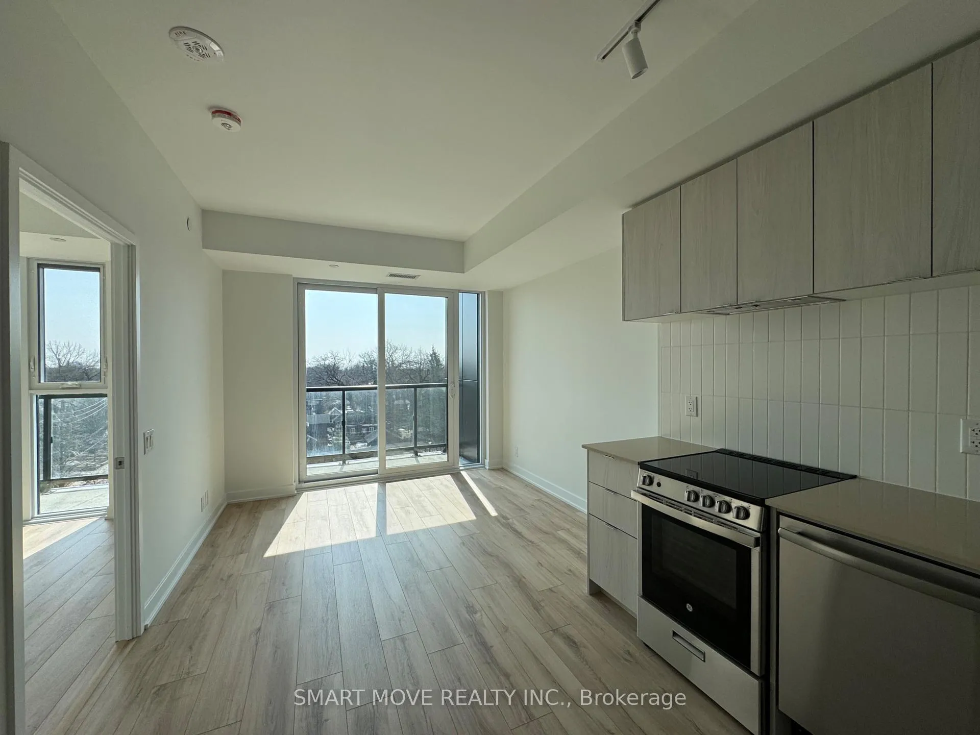Photo 7 of Unit 809, 1660 Bloor Street, Toronto, High Park North — HOMEH