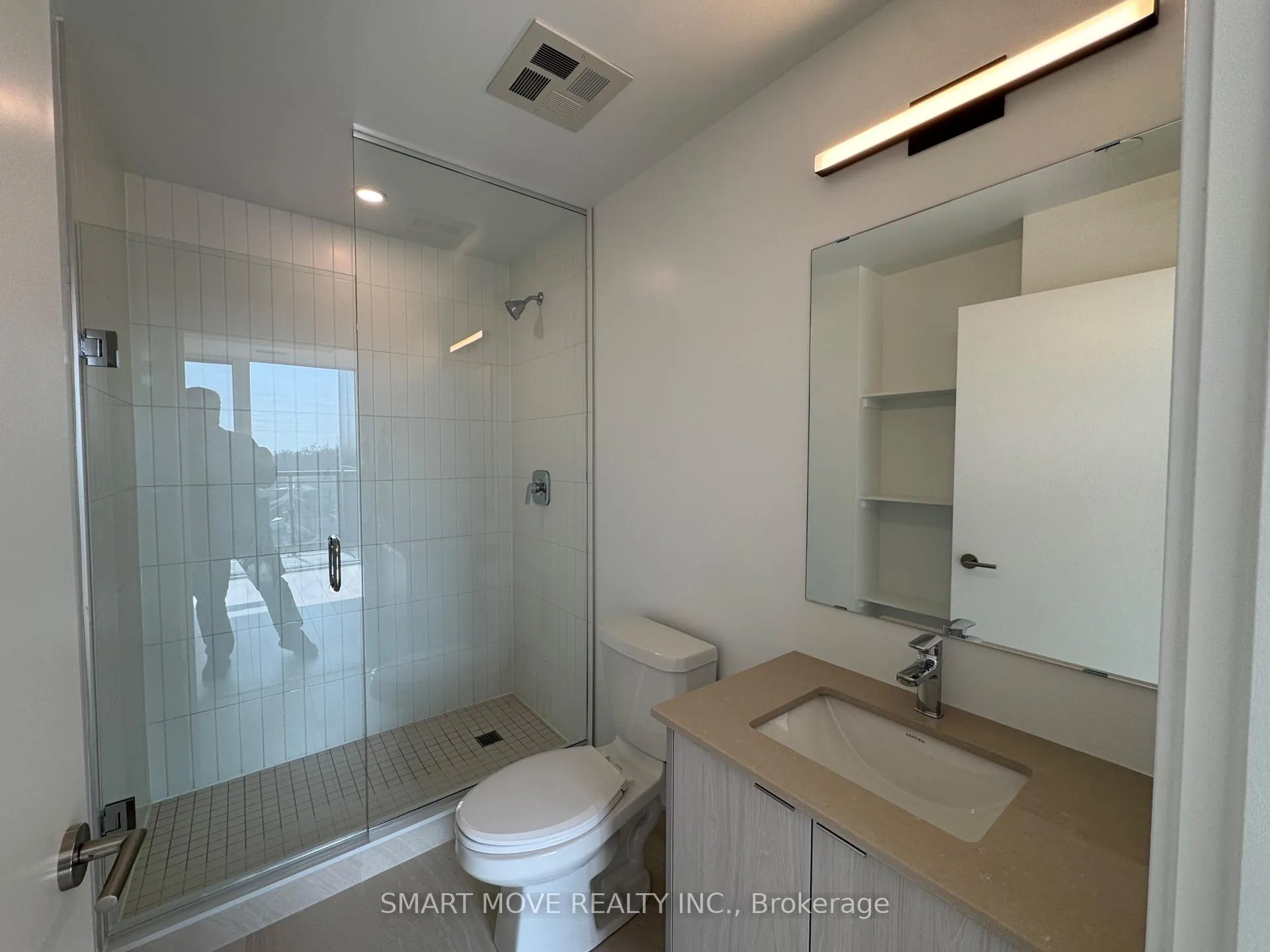 Photo 9 of Unit 809, 1660 Bloor Street, Toronto, High Park North — HOMEH