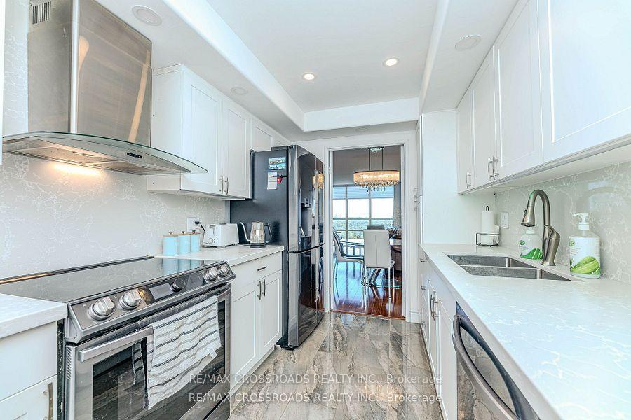 Photo 14 of Unit 2004, 205 Wynford Drive, Toronto, Flemingdon Park — HOMEH