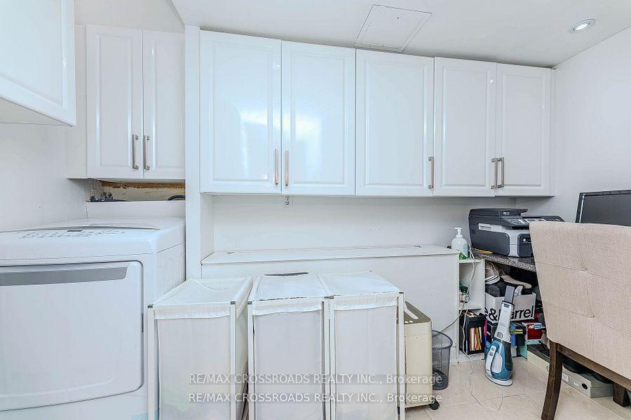 Photo 32 of Unit 2004, 205 Wynford Drive, Toronto, Flemingdon Park — HOMEH