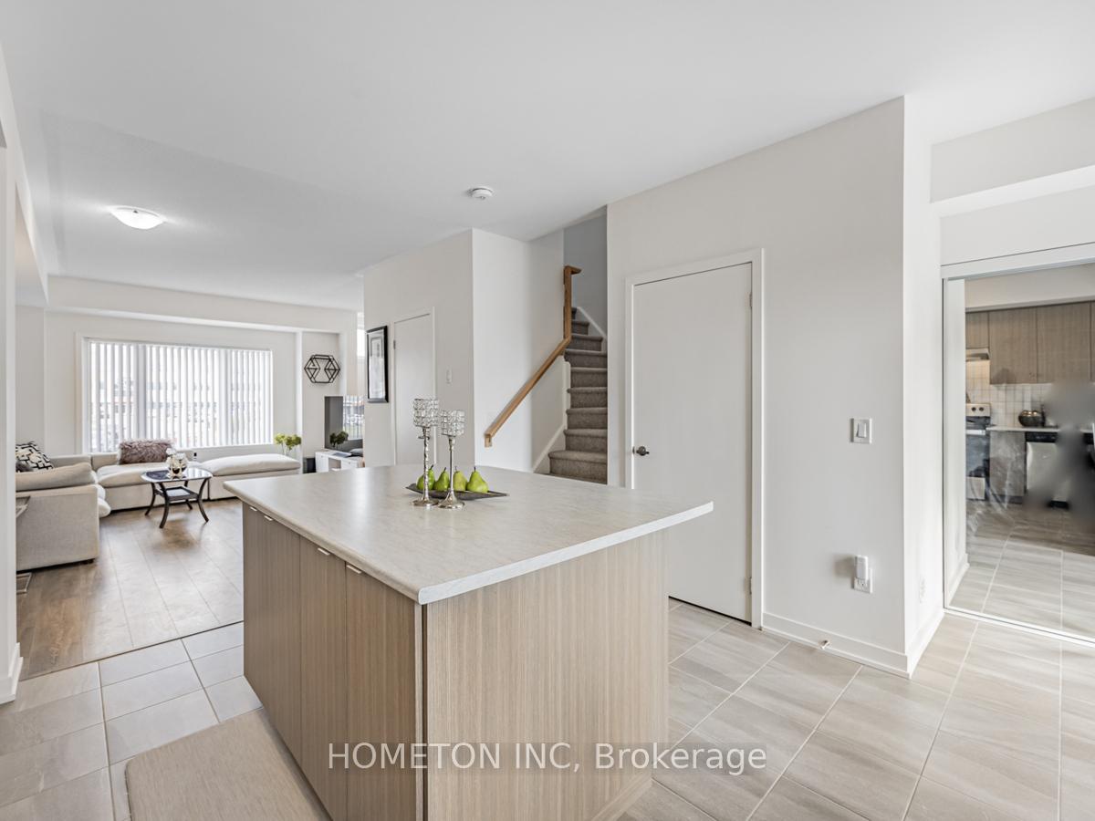 Photo 5 of Unit 612, 1525 Kingston Road, Pickering, Town Centre — HOMEH