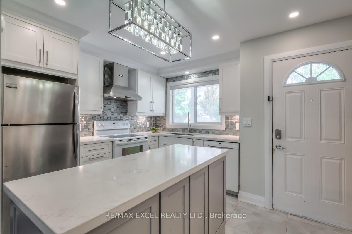 Photo 3 of 105 Faithful Way, Markham, Milliken Mills East — HOMEH
